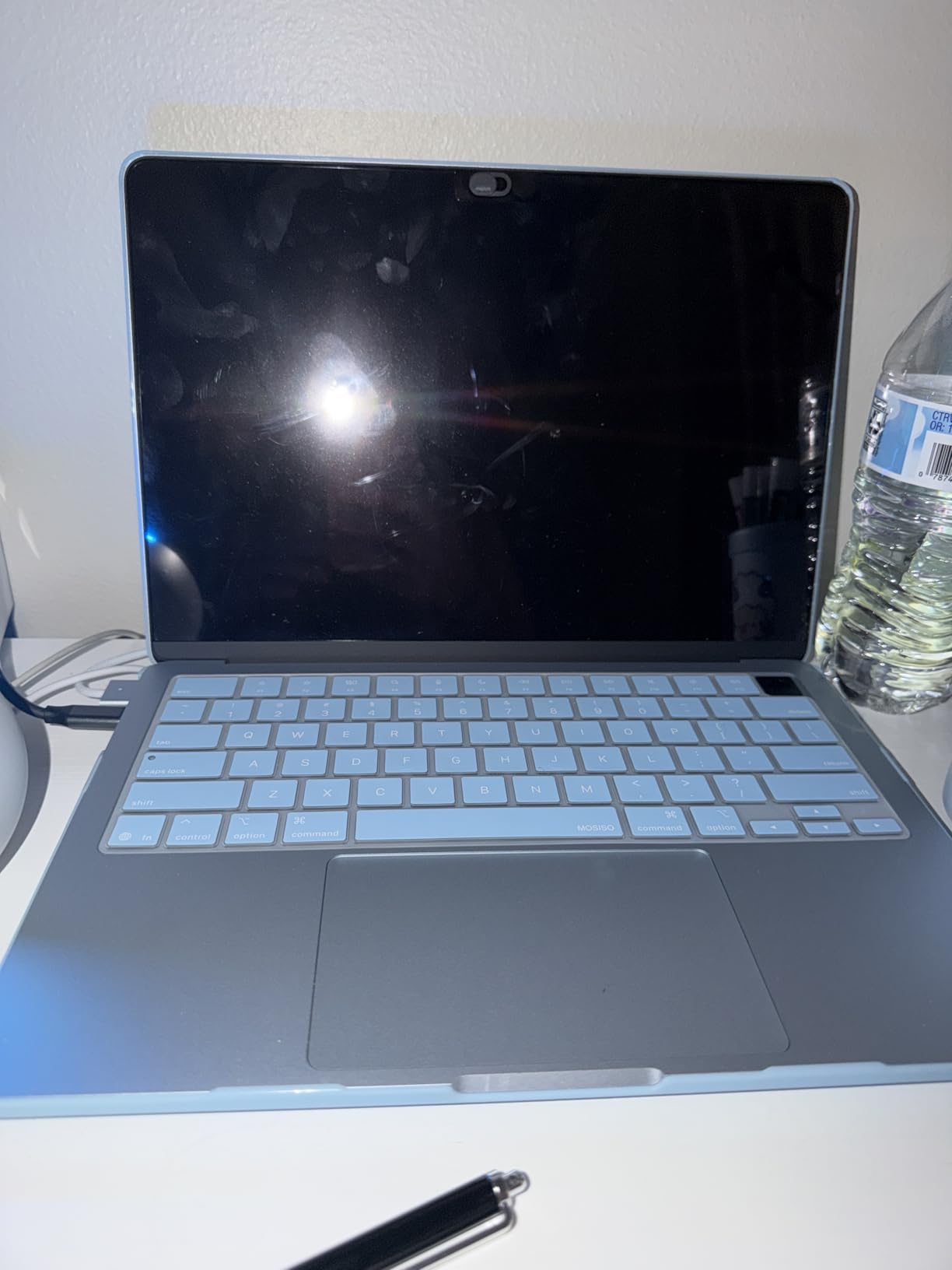 Apple 2025 MacBook Air 13-inch Laptop with M4 chip: Built for Apple Intelligence, 13.6-inch Liquid Retina Display, 16GB Unified Memory, 256GB SSD Storage, 12MP Center Stage Camera, Touch ID; Starlight - Customer Photo 2