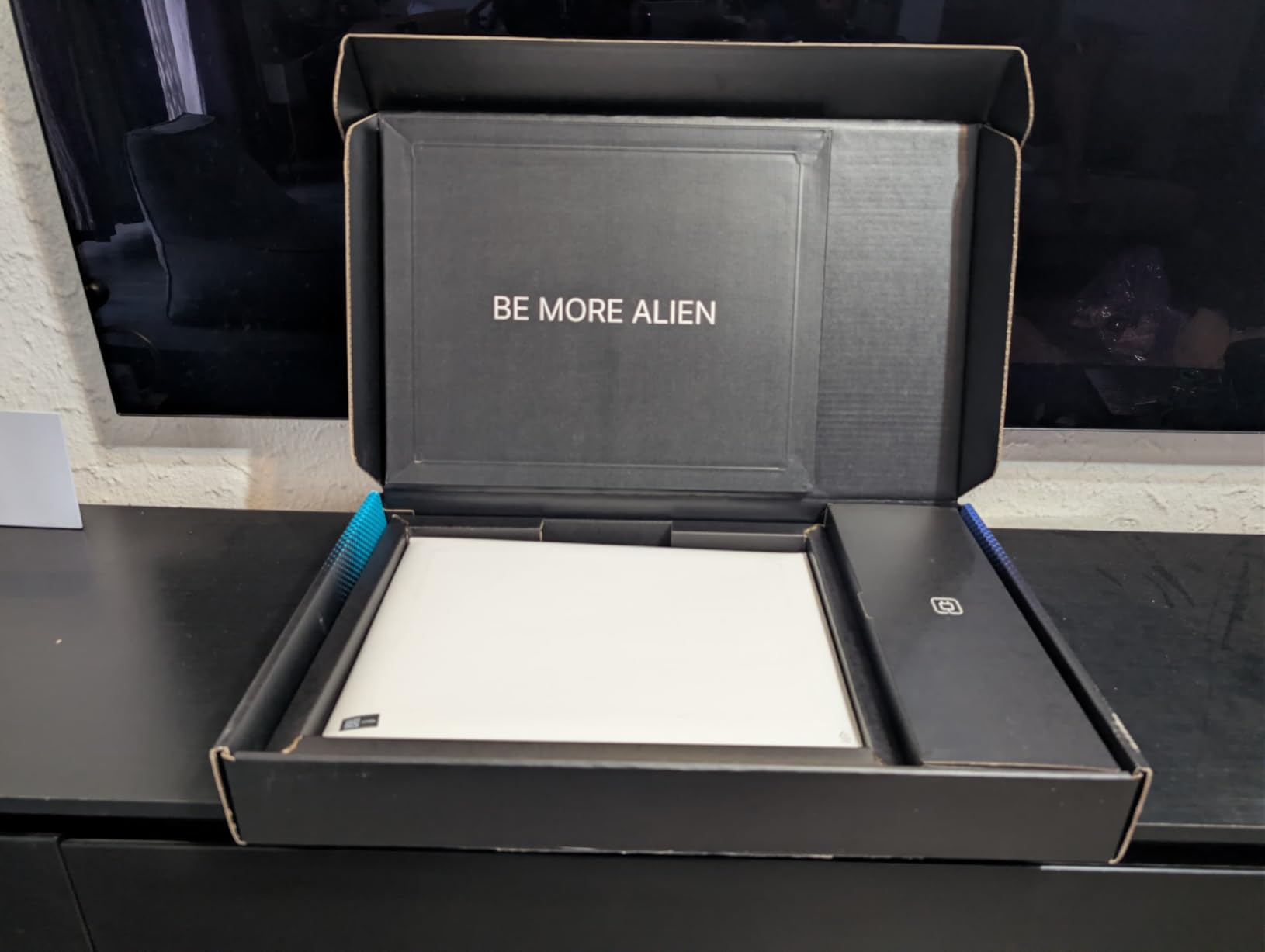 Alienware 16 Aurora Laptop AC16250-16-inch 16:10 WQXGA Display, Intel Core 7-240H Series 2, 16GB DDR5 RAM, 1TB SSD, NVIDIA GeForce RTX 5060 8GB GDDR7, Windows 11 Home, Onsite Service - Blue customer photo 1