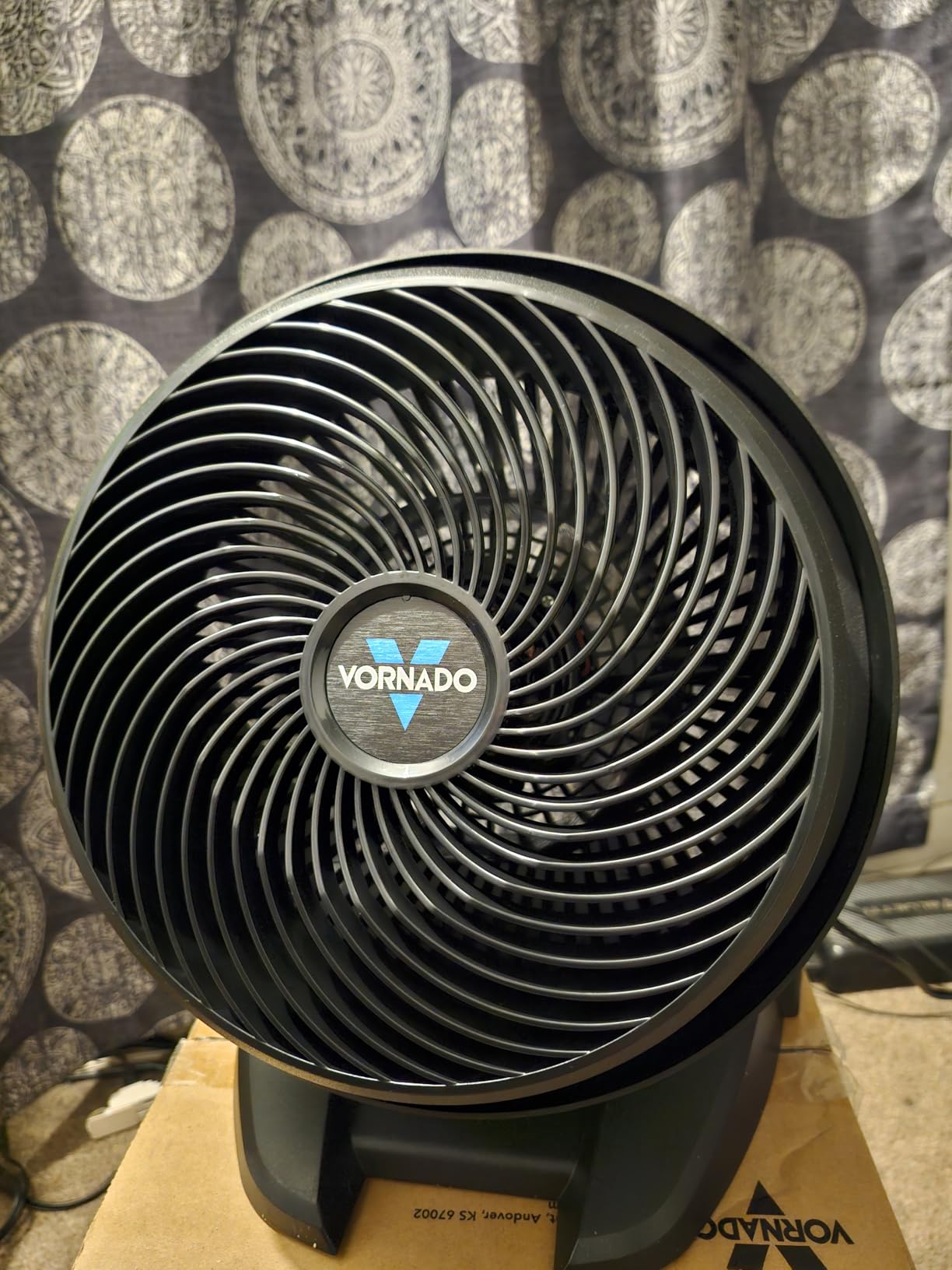 Vornado 630 Mid-Size Whole Room Air Circulator Fan for Home, 3 Speed Settings, Adjustable Tilt, Removable Grill, 9 Inch, Powerful Airflow, Manual Control Dial, Quiet Fan for Bedroom, Black Customer Review Vornado 630 Mid-Size Whole Room Air Circulator Fan for Home, 3 Speed Settings, Adjustable Tilt, Removable Grill, 9 Inch, Powerful Airflow, Manual Control Dial, Quiet Fan for Bedroom, Black - Customer Photo 2