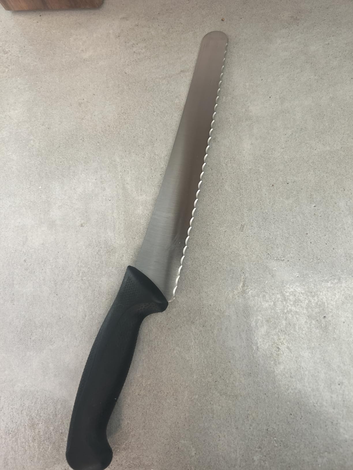 Mercer Culinary M23210 Millennia Black Handle, 10-Inch Wide Wavy Edge, Bread Knife - Customer Photo 2