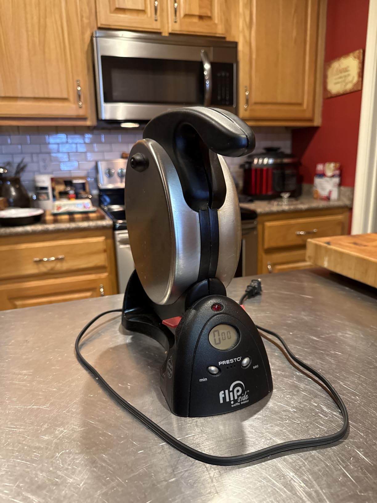Presto 03510 Ceramic FlipSide Belgian Waffle Maker, Nonstick, Cool Touch Handles, Black - Customer Photo 1