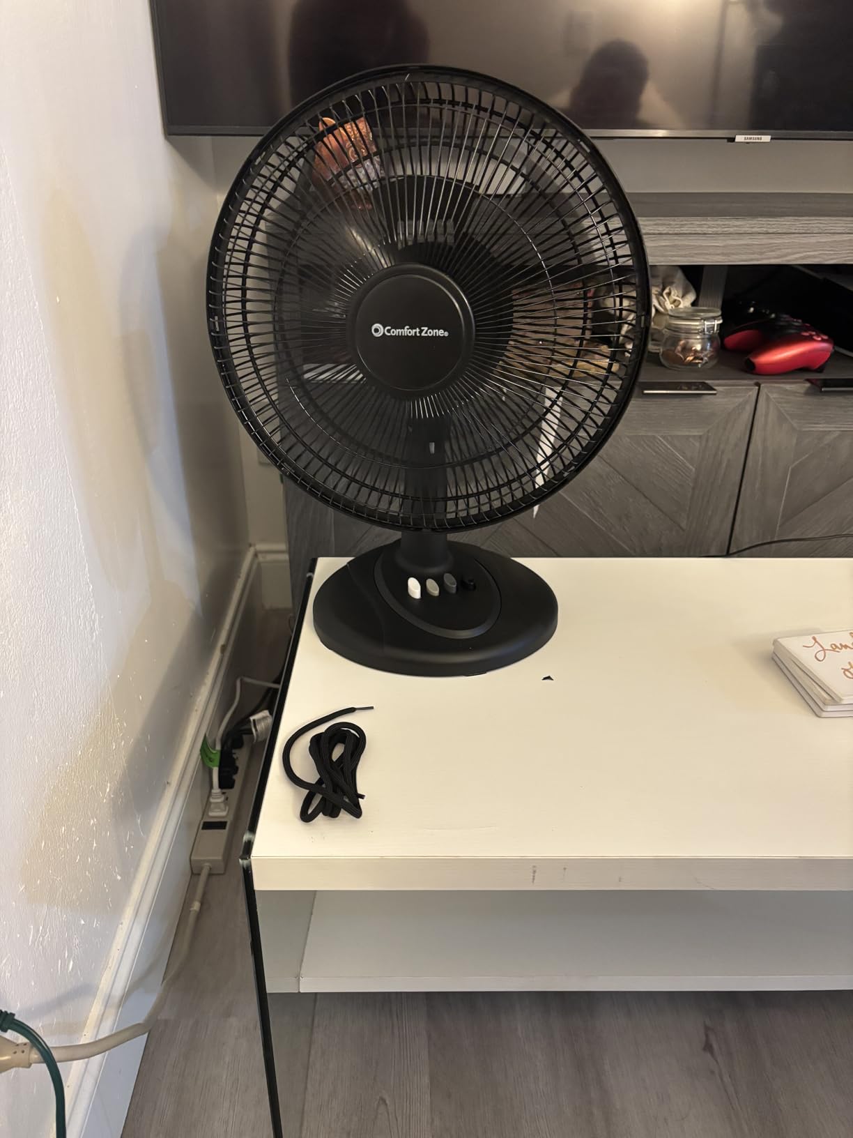 Comfort Zone Oscillating Table Fan with Adjustable Tilt, Convenient Push Button Controls, Quiet, 12 inch, 3 Speed, Desk Fan, Airflow 7.25 ft/sec, Ideal for Home, Bedroom, Dorm & Office, CZ121WT Customer Review Comfort Zone Oscillating Table Fan with Adjustable Tilt, Convenient Push Button Controls, Quiet, 12 inch, 3 Speed, Desk Fan, Airflow 7.25 ft/sec, Ideal for Home, Bedroom, Dorm & Office, CZ121WT - Customer Photo 2