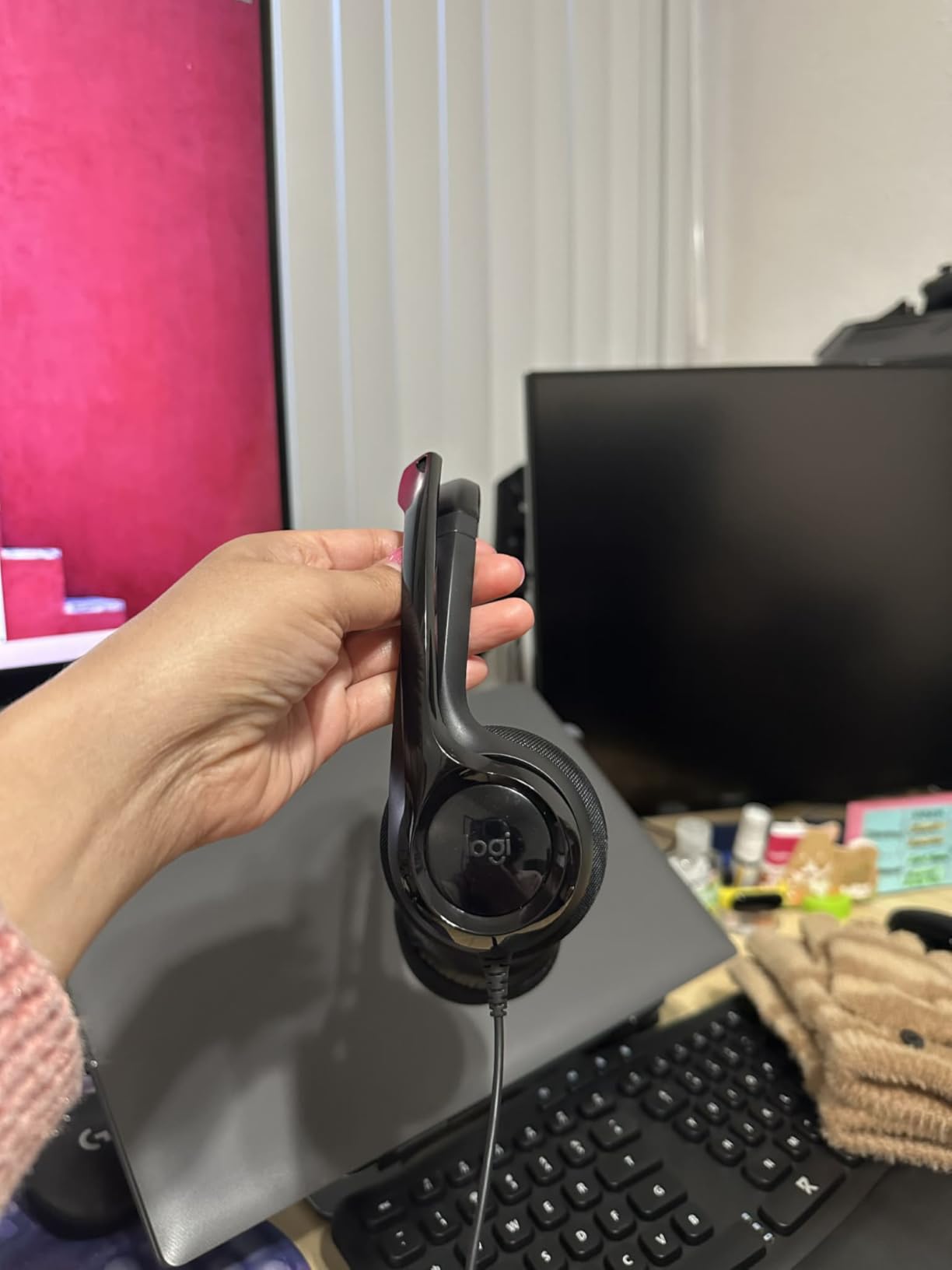 Logitech H390 Wired Headset for PC/Laptop, Stereo Headphones with Noise Cancelling Microphone, USB-A, in-Line Controls, Works with Chromebook - Customer Photo 1