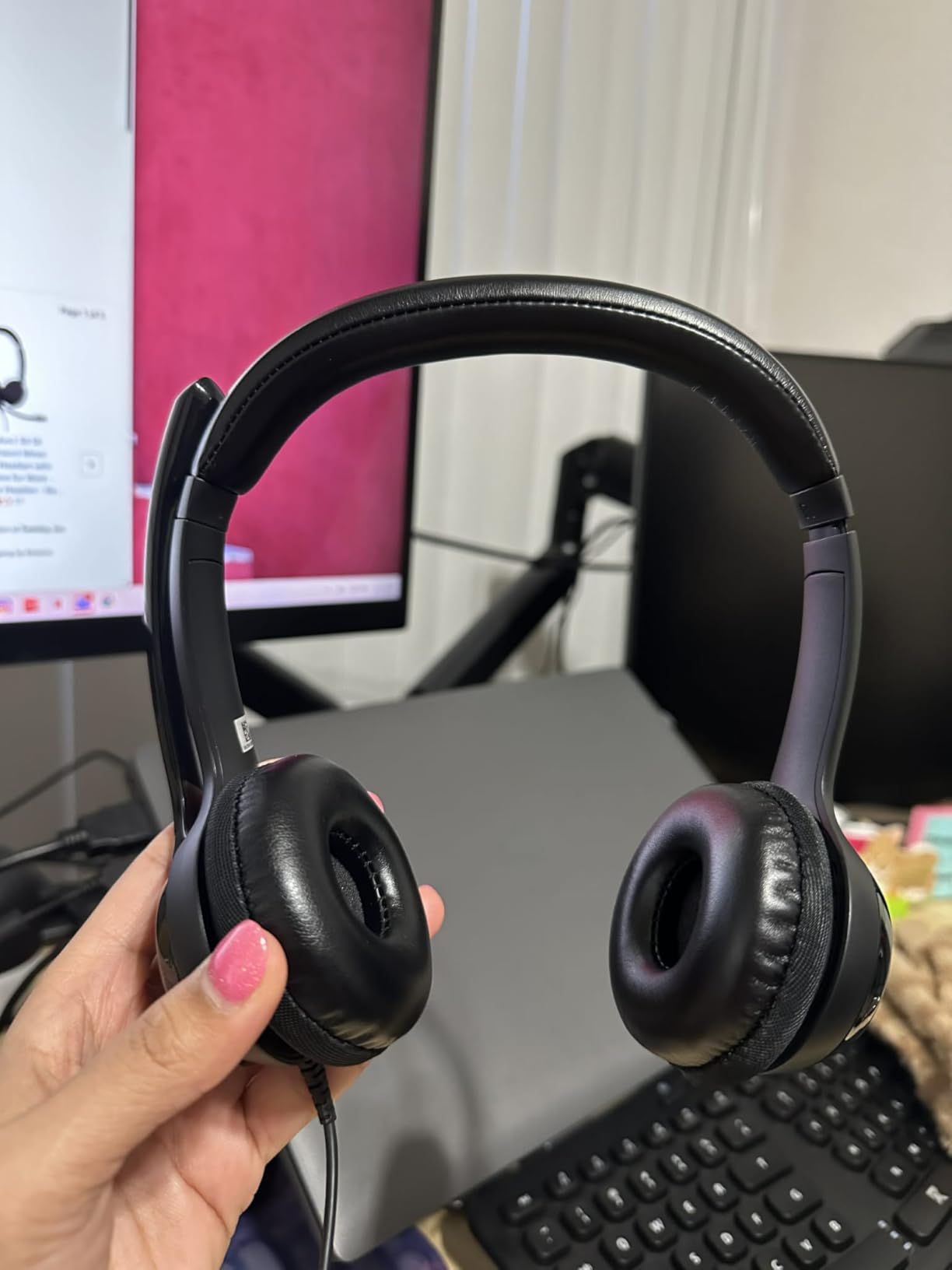Logitech H390 Wired Headset for PC/Laptop, Stereo Headphones with Noise Cancelling Microphone, USB-A, in-Line Controls, Works with Chromebook - Customer Photo 2
