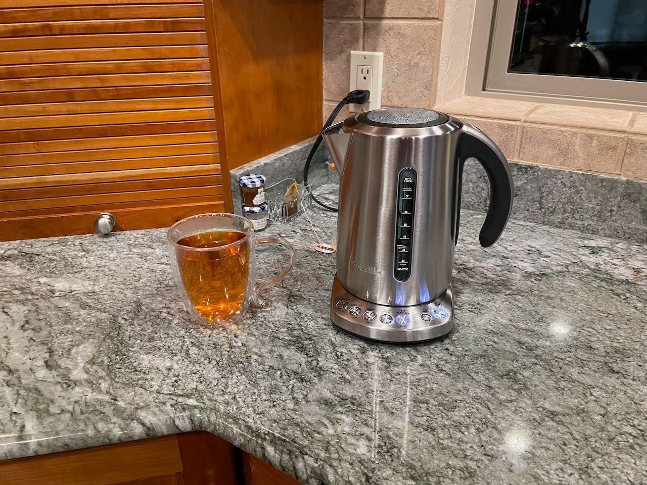 Breville BKE820XL IQ Kettle Water Heater, 7 Cup, Brushed Stainless Steel - Customer Photo 1