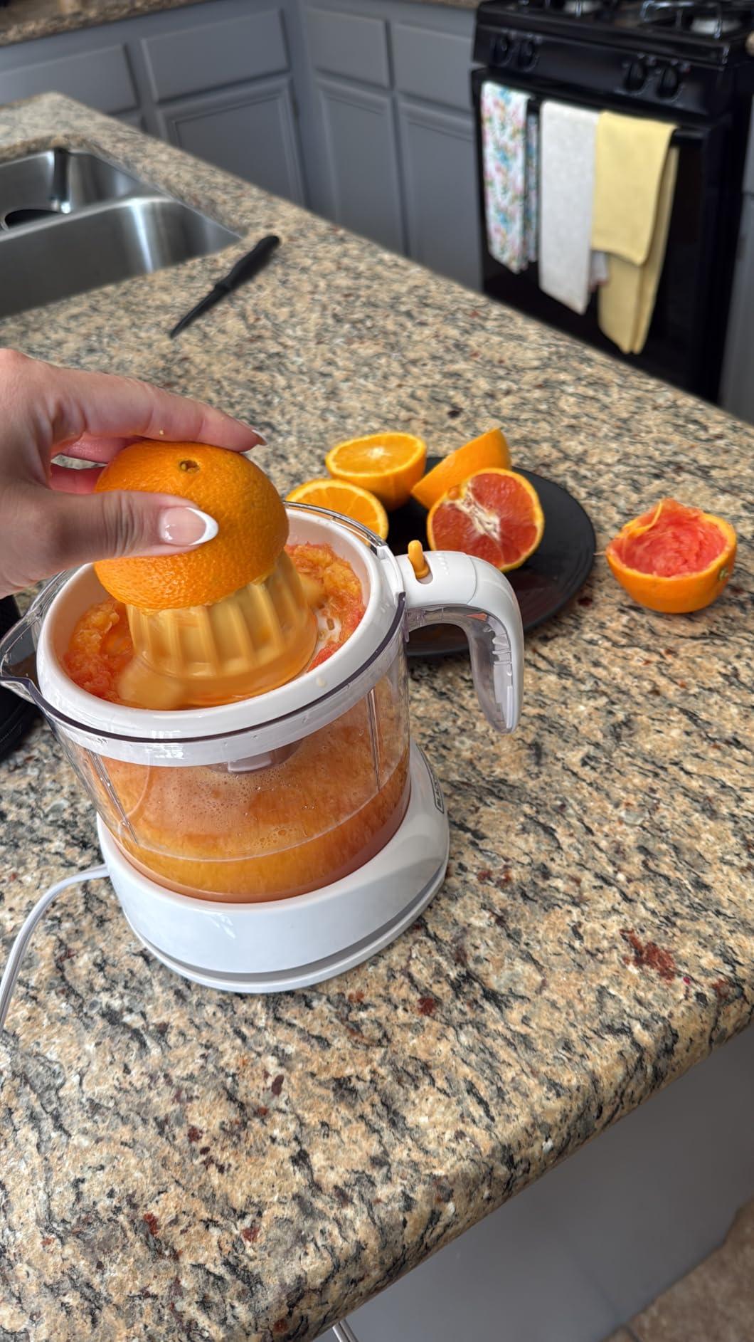 BLACK+DECKER 32oz Electric Citrus Juicer, CJ625, Pressure Activated, Adjustable Pulp Control, Dishwasher-Safe Customer Review BLACK+DECKER 32oz Electric Citrus Juicer, CJ625, Pressure Activated, Adjustable Pulp Control, Dishwasher-Safe - Customer Photo 1