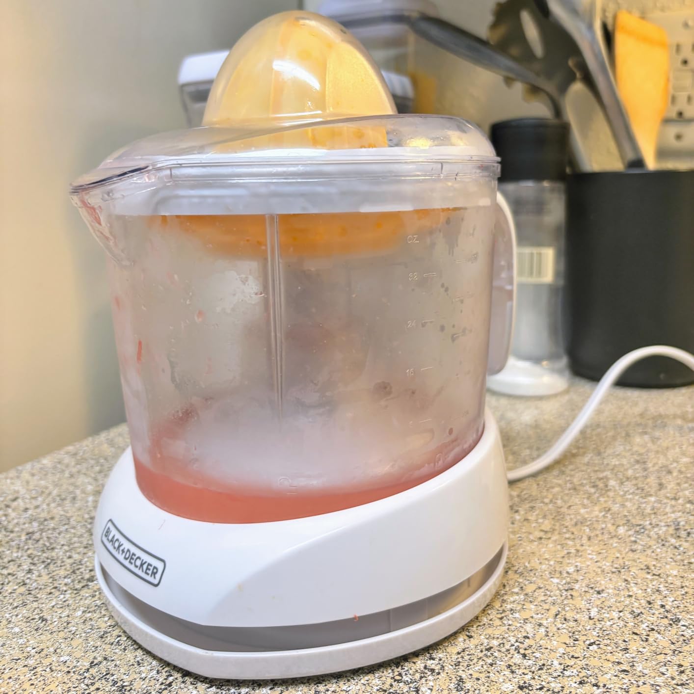 BLACK+DECKER 32oz Electric Citrus Juicer, CJ625, Pressure Activated, Adjustable Pulp Control, Dishwasher-Safe Customer Review BLACK+DECKER 32oz Electric Citrus Juicer, CJ625, Pressure Activated, Adjustable Pulp Control, Dishwasher-Safe - Customer Photo 2