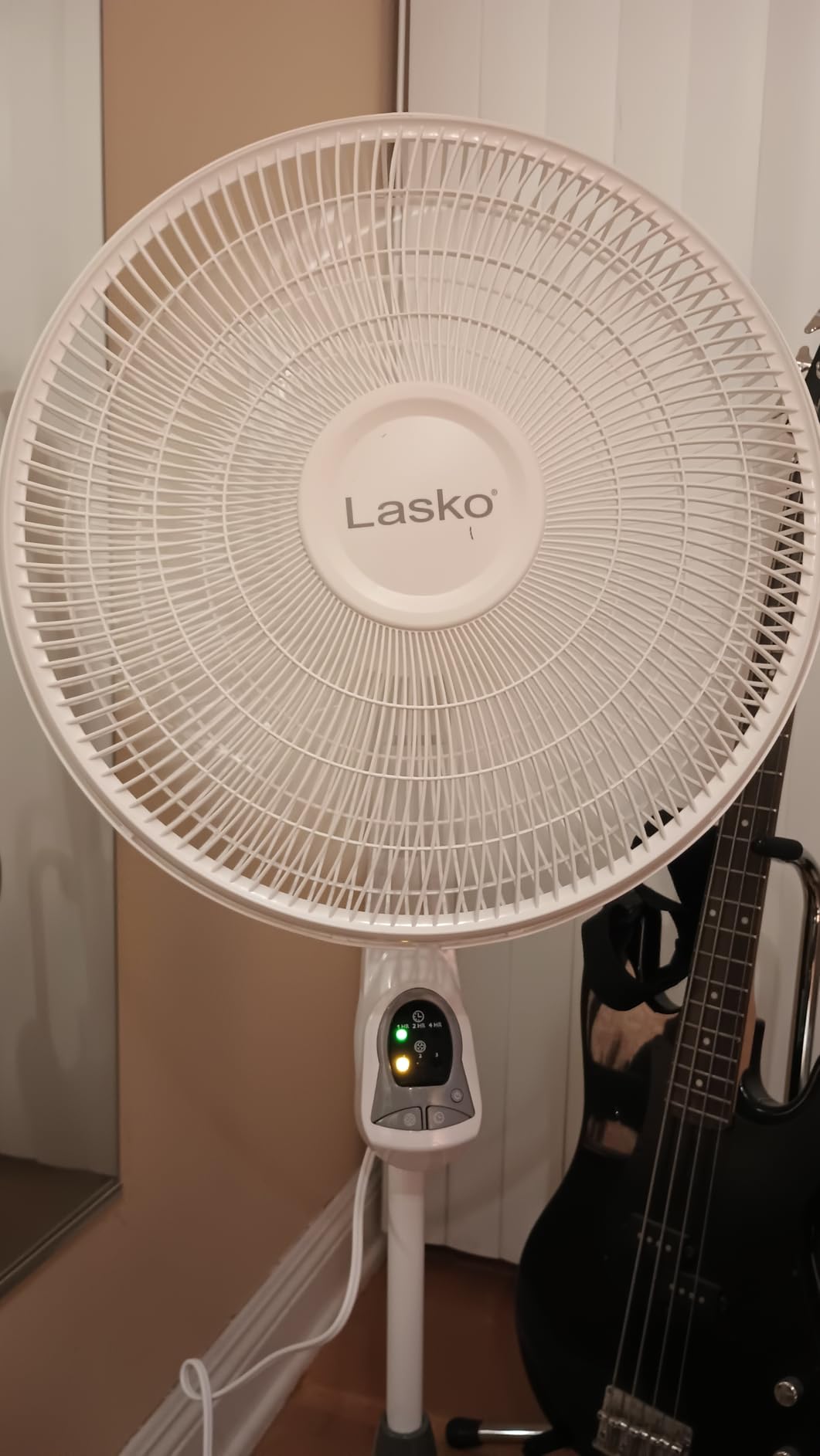 Lasko Oscillating Adjustable Pedestal Stand Fan with Timer and Remote for Indoor, Bedroom, Living Room, Home Office & College Dorm Use, 16 Inch, White, 1646 - Customer Photo 2