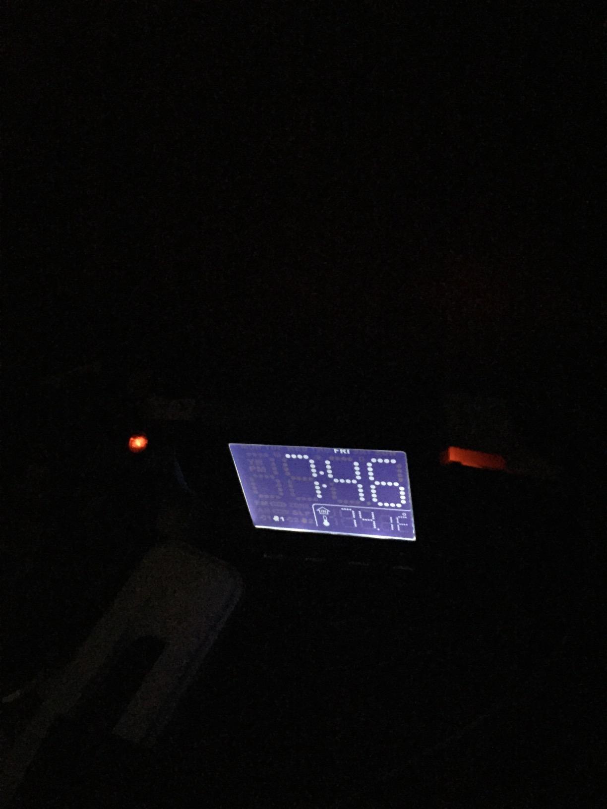 Magnasonic Projection Alarm Clock with AM/FM Radio, Battery Backup, Auto Time Set, Dual Alarm, Nap/Sleep Timer - Customer Photo 1