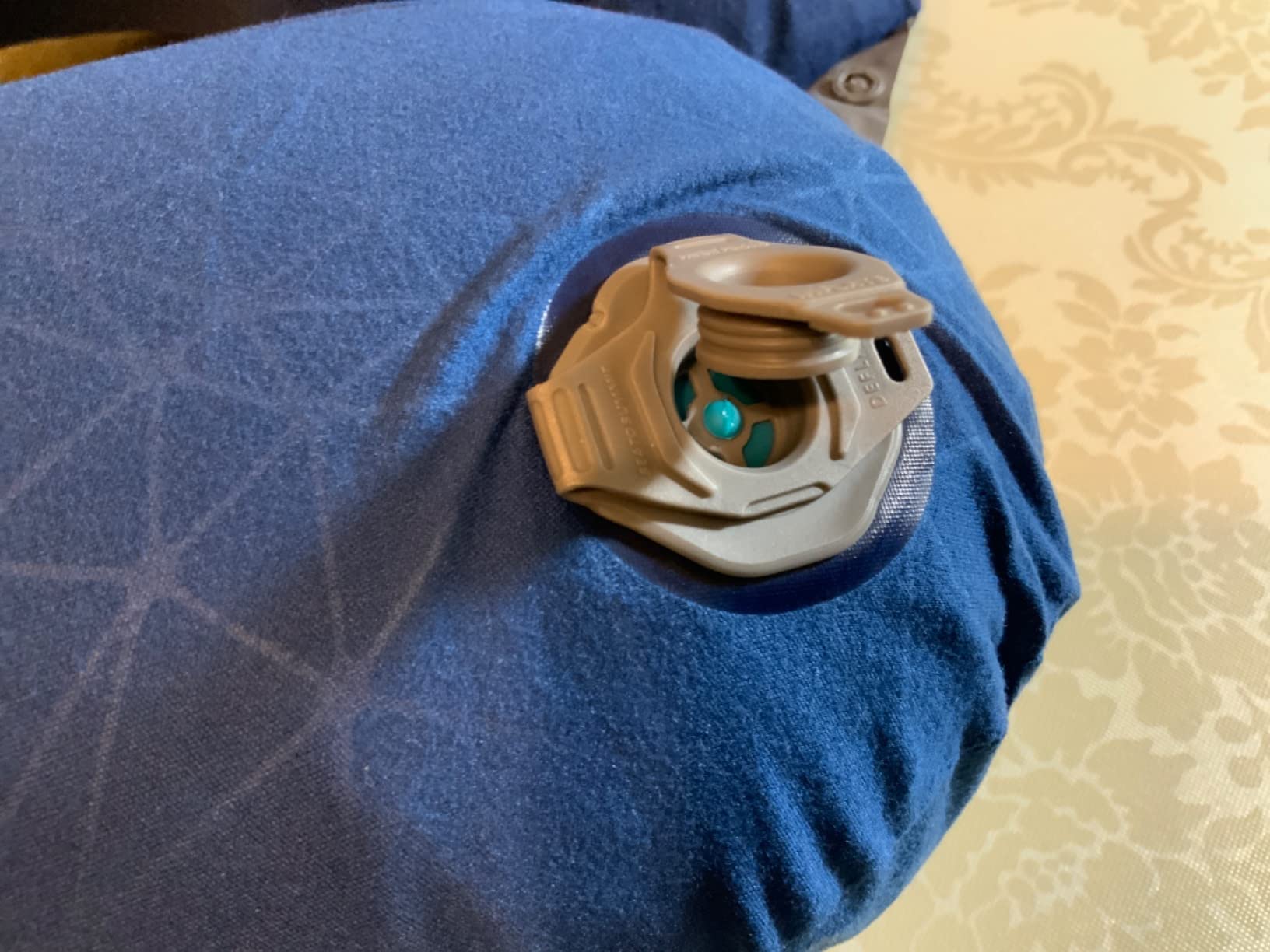 Sea to Summit Aeros Premium Traveller Inflatable Neck Pillow (Navy Blue) - Customer Photo 1