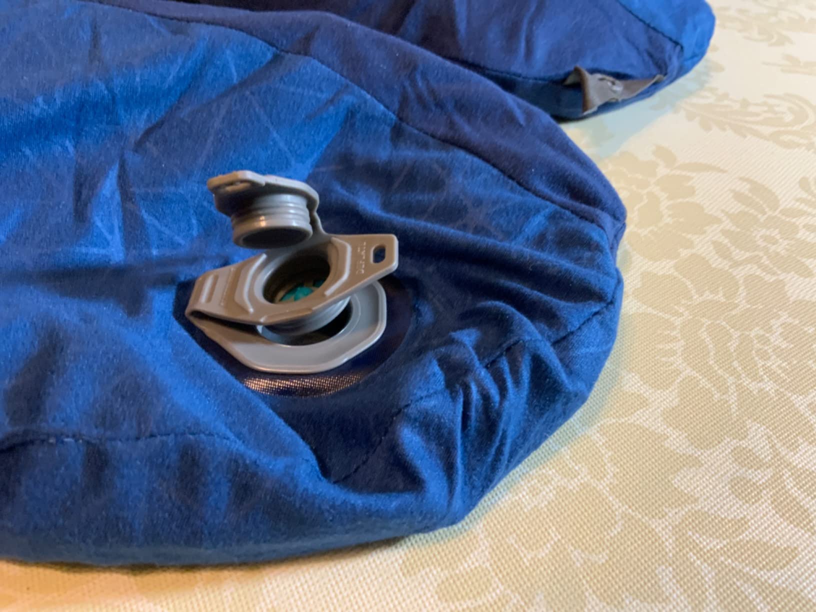 Sea to Summit Aeros Premium Traveller Inflatable Neck Pillow (Navy Blue) - Customer Photo 2