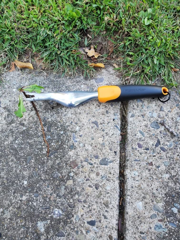 Fiskars Trowel, Heavy Duty Gardening Hand Tool with Hang Hole, For Digging and Planting, Rust Resistant Cast Aluminum, Ergonomic Handle and Comfort Grip, Gardening Tools for Yard - Customer Photo 1