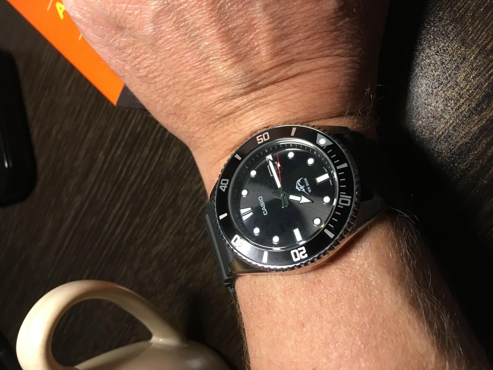 MDV106 Series | Unisex Analog Watch | 200M WR | Stainless Steel Case | Resin Band | 2 Hand Analog (HR, Min, SEC) | Date Display | Screw Down Crown/Screw Down Caseback | 3 Year Battery customer photo 2