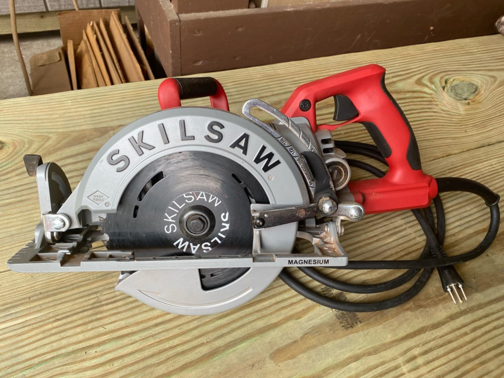 SKILSAW SPT77WML-01 15-Amp 7-1/4-Inch Lightweight Worm Drive Circular Saw - Customer Photo 2