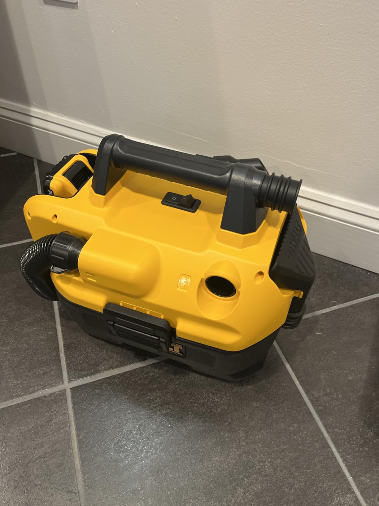 DEWALT 20V MAX Cordless Shop Vac, Wet Dry Vacuum Cleaner, Portable 2 Gallon Wet Dry Vac, Strong Suction Shop Vacuum with Hepa Filter, Tool Only (DCV580H) customer photo 2
