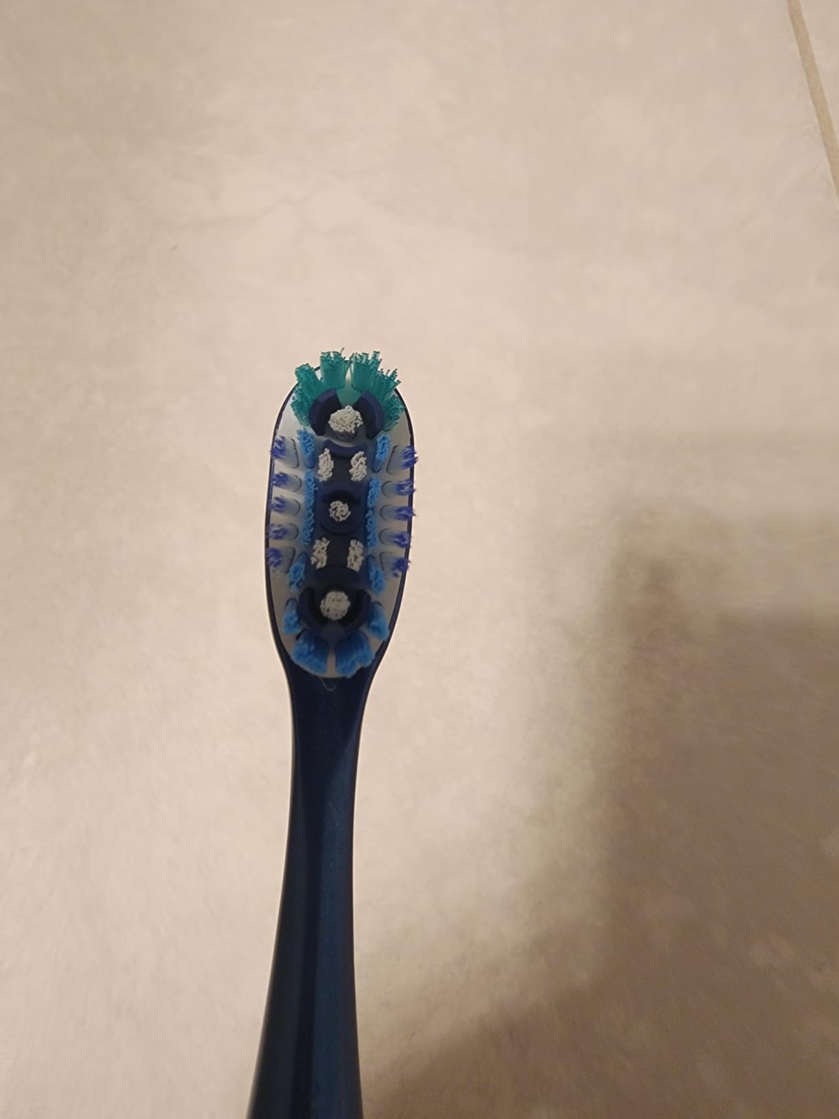 Colgate 360 Whole Mouth Toothbrush, Adult Toothbrushes Medium Bristles, Helps Remove Bad Breath Bacteria and Plaque, Medium Toothbrush Pack, Includes Cheek and Tongue Cleaner, 4 Pack - Customer Photo 1