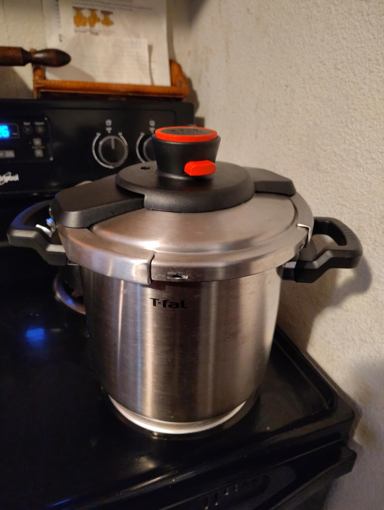 T-fal Clipso Stainless Steel Pressure Cooker, 6.3 Quart, Recipe Book, Steam Basket, Easy-Open Lid, Secure Locking System, Adjustable Pressure Valve, Induction Cookware, Pots and Pans, Kitchen, Silver Customer Review T-fal Clipso Stainless Steel Pressure Cooker, 6.3 Quart, Recipe Book, Steam Basket, Easy-Open Lid, Secure Locking System, Adjustable Pressure Valve, Induction Cookware, Pots and Pans, Kitchen, Silver - Customer Photo 1