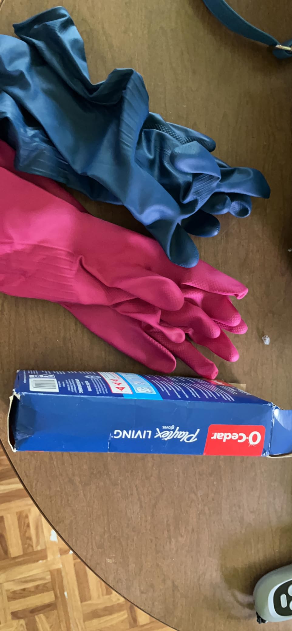 O-Cedar Playtex Gloves Living Reuseable Rubber Cleaning Gloves, Premium Protection, Size - Medium (1 Pair) - 4 Pack - Customer Photo 1