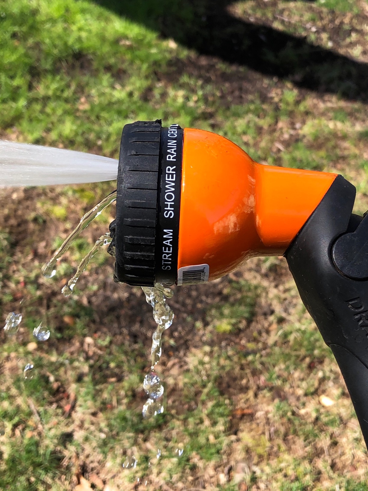 Dramm One Touch Revolution 9 Pattern Spray Gun with Thumb Control Water Flow, Perfect for Water Restricted Areas when Watering Plants, Pots, Baskets, Vegetables, Berry Customer Review Dramm One Touch Revolution 9 Pattern Spray Gun with Thumb Control Water Flow, Perfect for Water Restricted Areas when Watering Plants, Pots, Baskets, Vegetables, Berry - Customer Photo 2