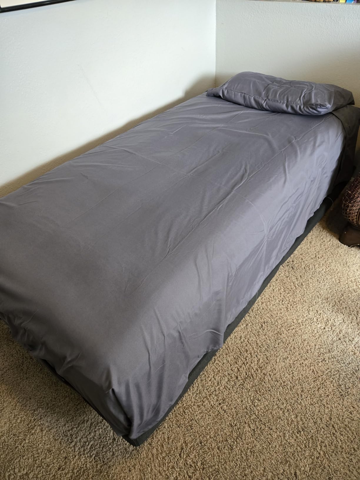 Utopia Bedding Queen Size Sheet Set – 4 Piece Bed Sheets, Soft and Breathable Microfiber, Includes 1 Fitted Sheet, 1 Flat Sheet and 2 Pillowcases – Oeko Tex Customer Review Utopia Bedding Queen Size Sheet Set – 4 Piece Bed Sheets, Soft and Breathable Microfiber, Includes 1 Fitted Sheet, 1 Flat Sheet and 2 Pillowcases – Oeko Tex - Customer Photo 1