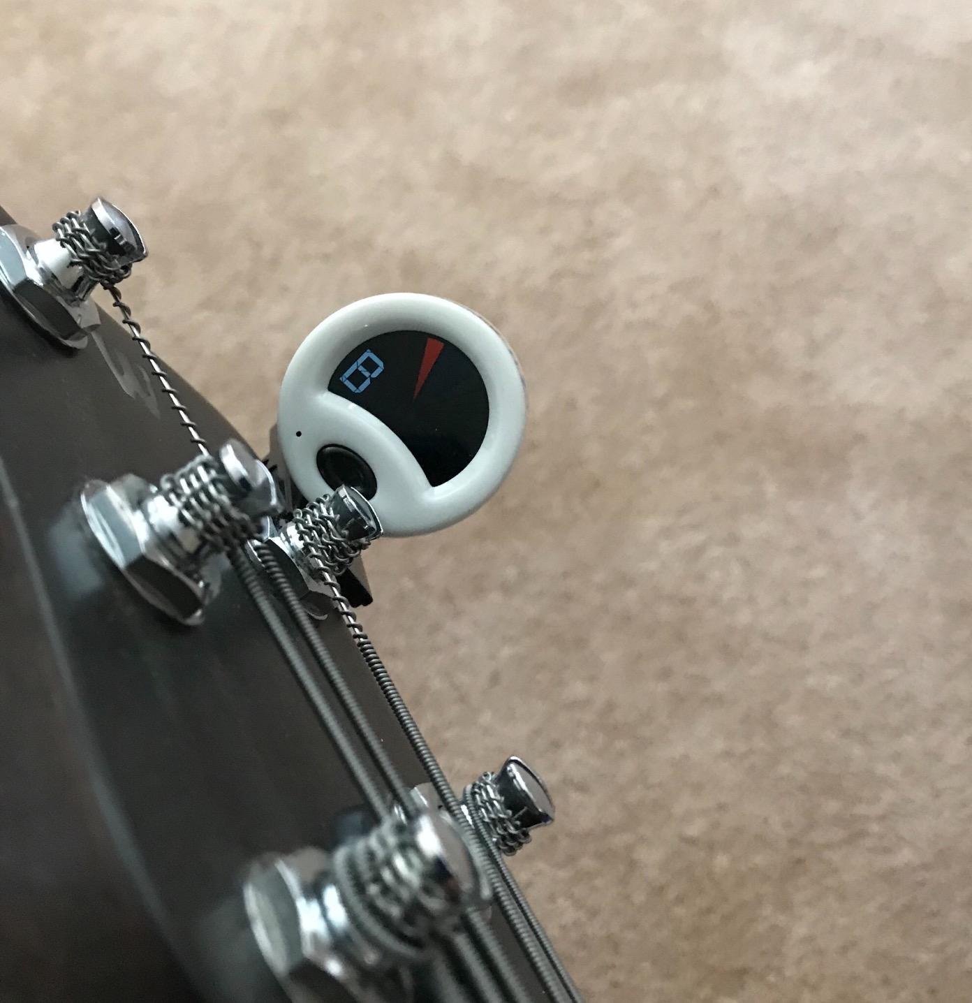 KLIQ UberTuner, Professional Clip-On Tuner for Guitar, Bass, Ukulele, Violin, Mandolin, Banjo & All Instruments, Fast & Accurate Chromatic Tuning with Multi-Key Modes, Black - Customer Photo 2