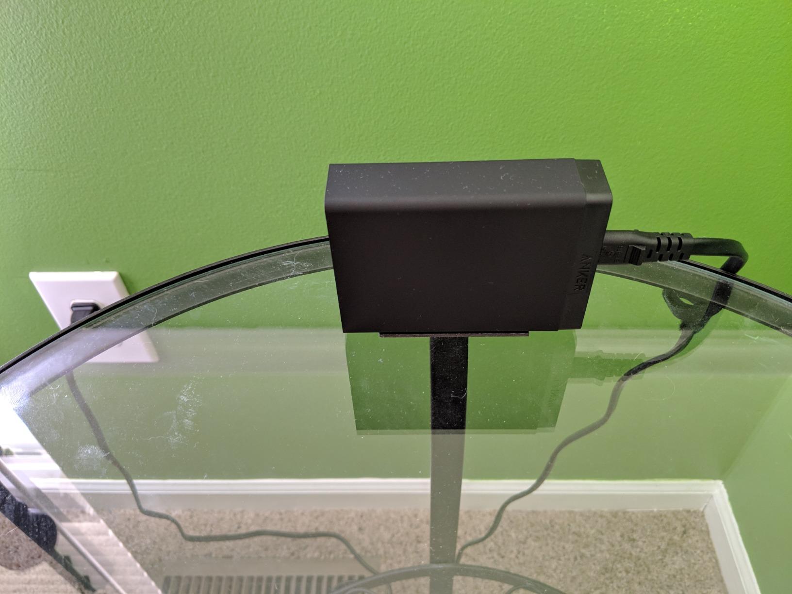 Anker Desktop Charger, 60W 6 Port USB Multiple Charging Hub, PowerPort 6 Multiple USB Charger, Compatible with iPhone, iPad, MacBook, Galaxy, LG, HTC, and More - Customer Photo 2