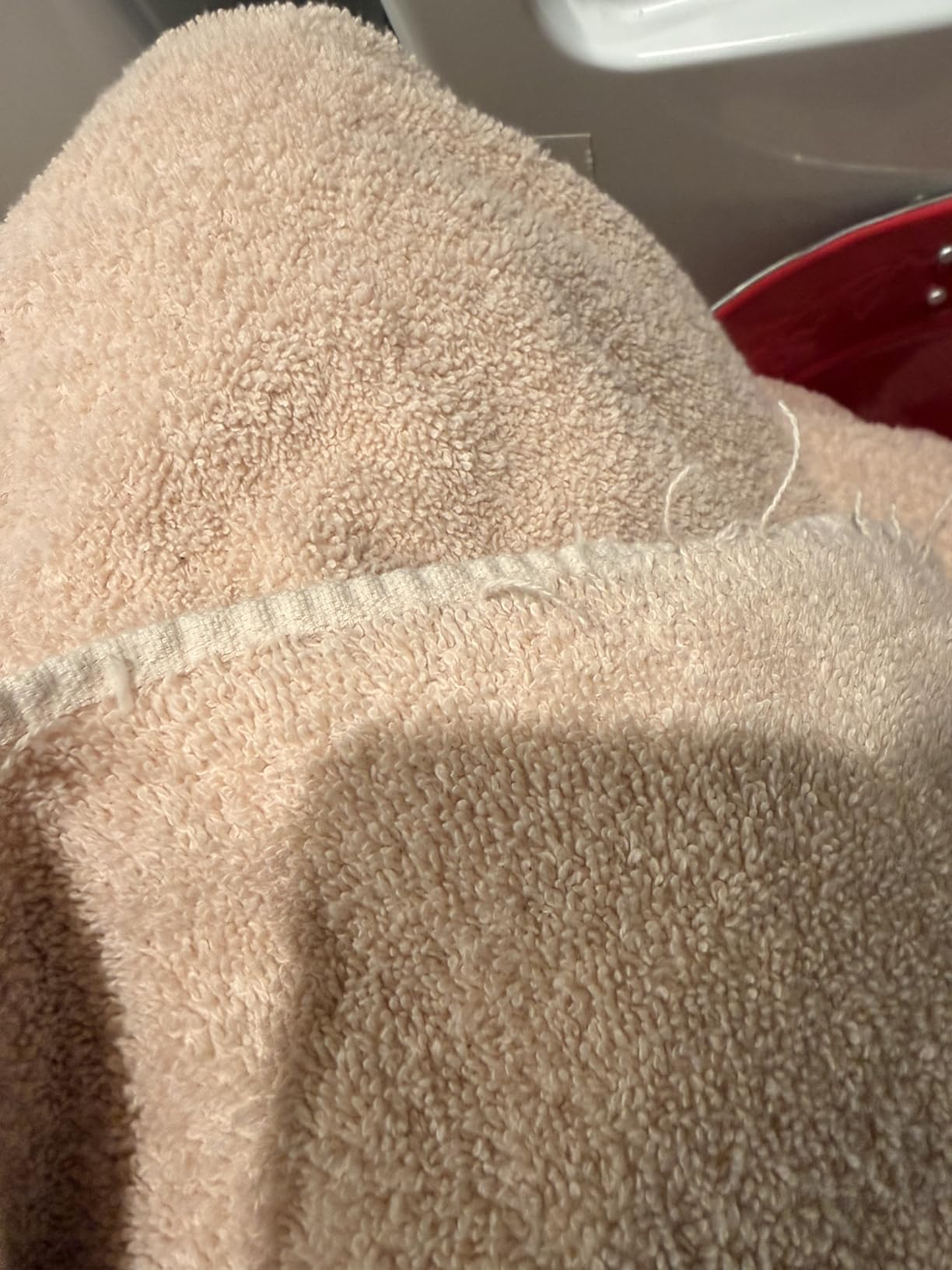 Amazon Basics 6-Piece Oversized Highly Absorbent Fade-Resistant Towel Set, 100% Cotton Towels for Bathroom, Soft, 2 Bath Towels, 2 Hand Towels, 2 Washcloths, White Customer Review Amazon Basics 6-Piece Oversized Highly Absorbent Fade-Resistant Towel Set, 100% Cotton Towels for Bathroom, Soft, 2 Bath Towels, 2 Hand Towels, 2 Washcloths, White - Customer Photo 3