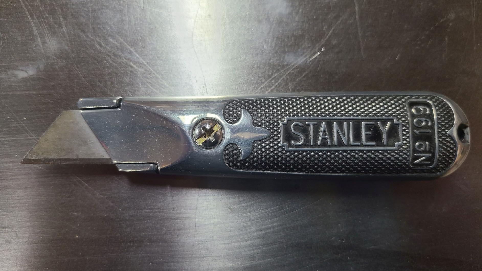 Stanley Hand Tools 10-209 Contractor Grade Utility Knife Fixed Blade - Customer Photo 2