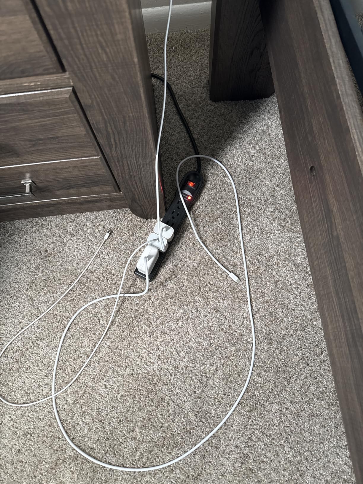 Amazon Basics Surge Protector Power Strip, 6-Outlet, 790 Joules, Circuit Breaker, LED Indicator Light, 6ft Extension Cord, Black customer photo 1