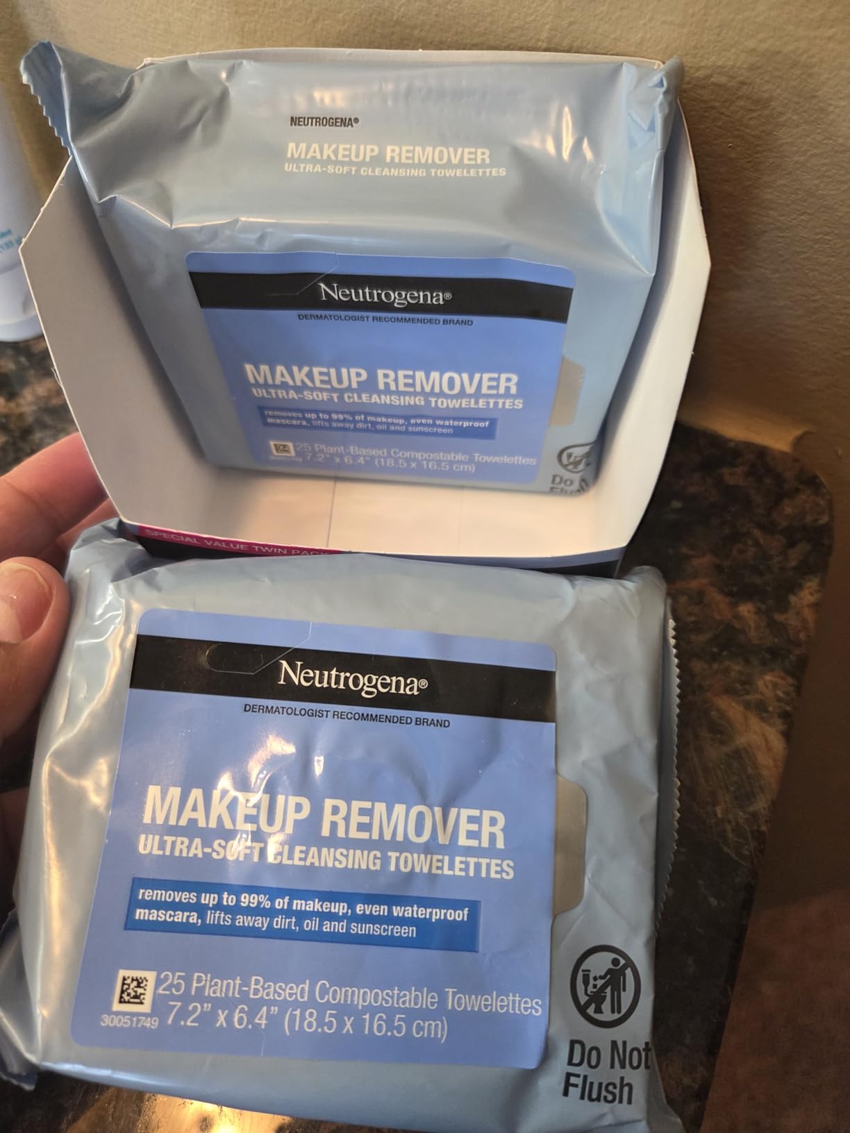 Neutrogena Makeup Remover Wipes Micellar Alcohol-Free Face Towelettes Remove Waterproof Mascara & Oil, Compostable 100% Plant-Based Cloth, Dermatologist & Ophthalmologist Tested, Twin Pack 2 x 25 ct Customer Review Neutrogena Makeup Remover Wipes Micellar Alcohol-Free Face Towelettes Remove Waterproof Mascara & Oil, Compostable 100% Plant-Based Cloth, Dermatologist & Ophthalmologist Tested, Twin Pack 2 x 25 ct - Customer Photo 2