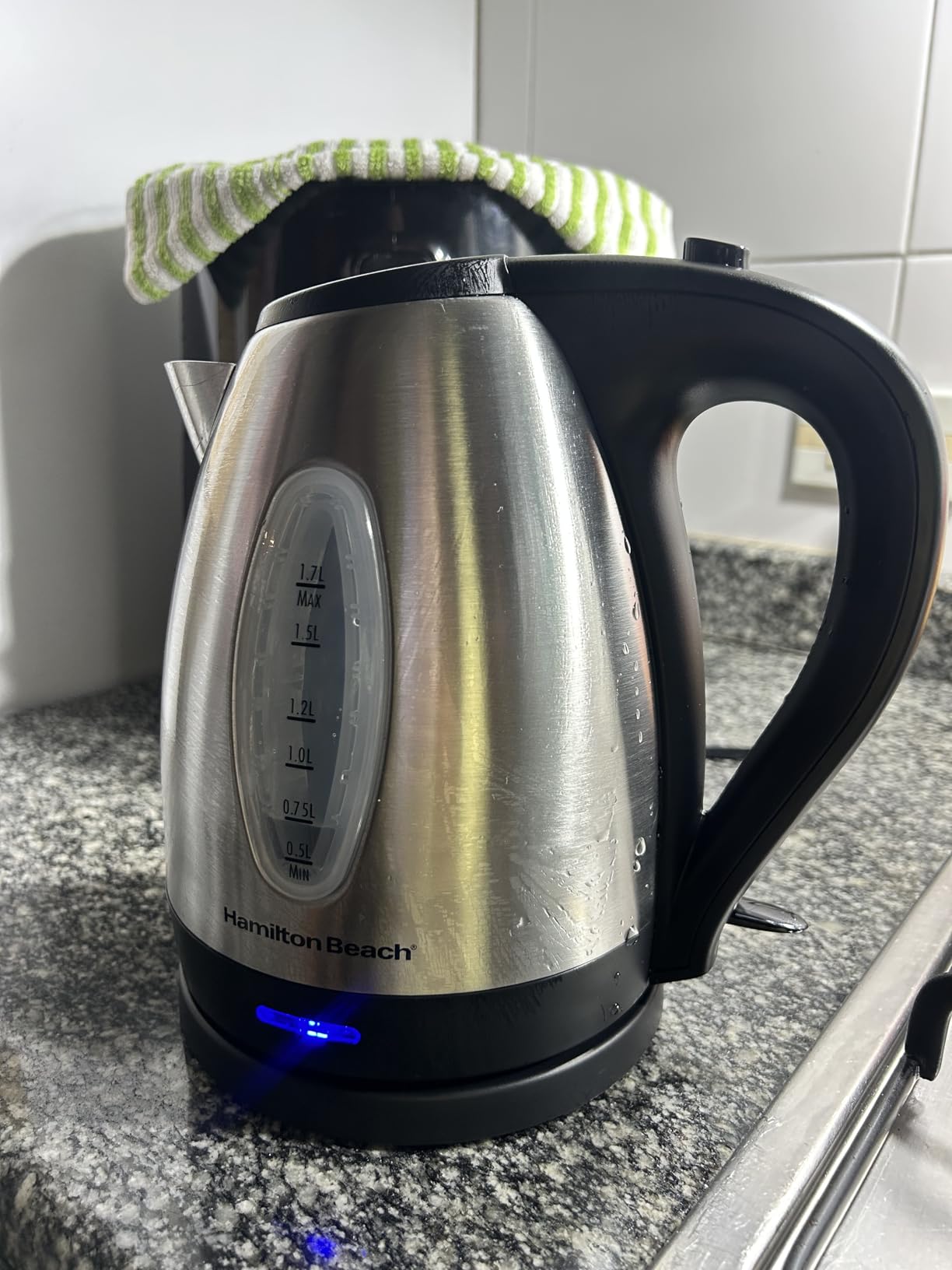 Hamilton Beach Electric Tea Kettle, Water Boiler & Heater, 1.7 Liter, Cordless Serving, 1500 Watts for Fast Boiling, Auto-Shutoff and Boil-Dry Protection, Stainless Steel (40880) - Customer Photo 1
