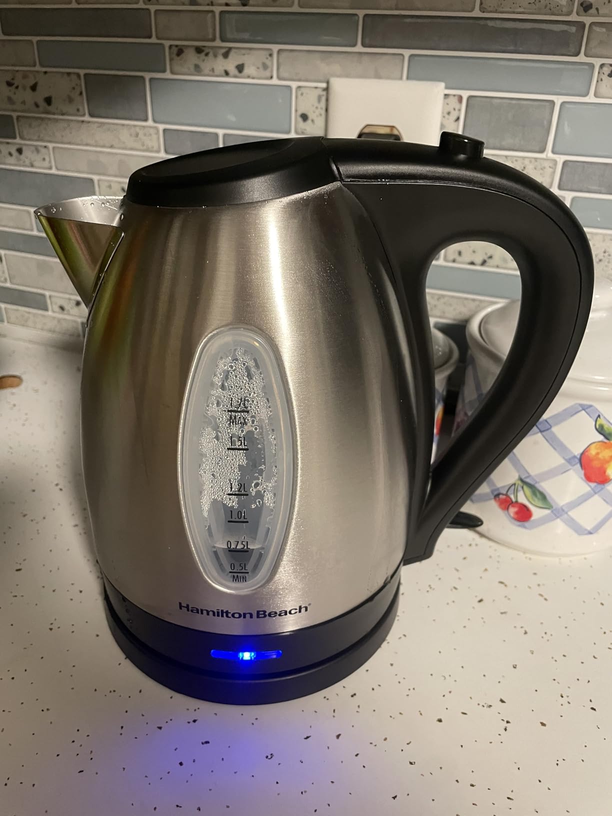 Hamilton Beach Electric Tea Kettle, Water Boiler & Heater, 1.7 Liter, Cordless Serving, 1500 Watts for Fast Boiling, Auto-Shutoff and Boil-Dry Protection, Stainless Steel (40880) - Customer Photo 2