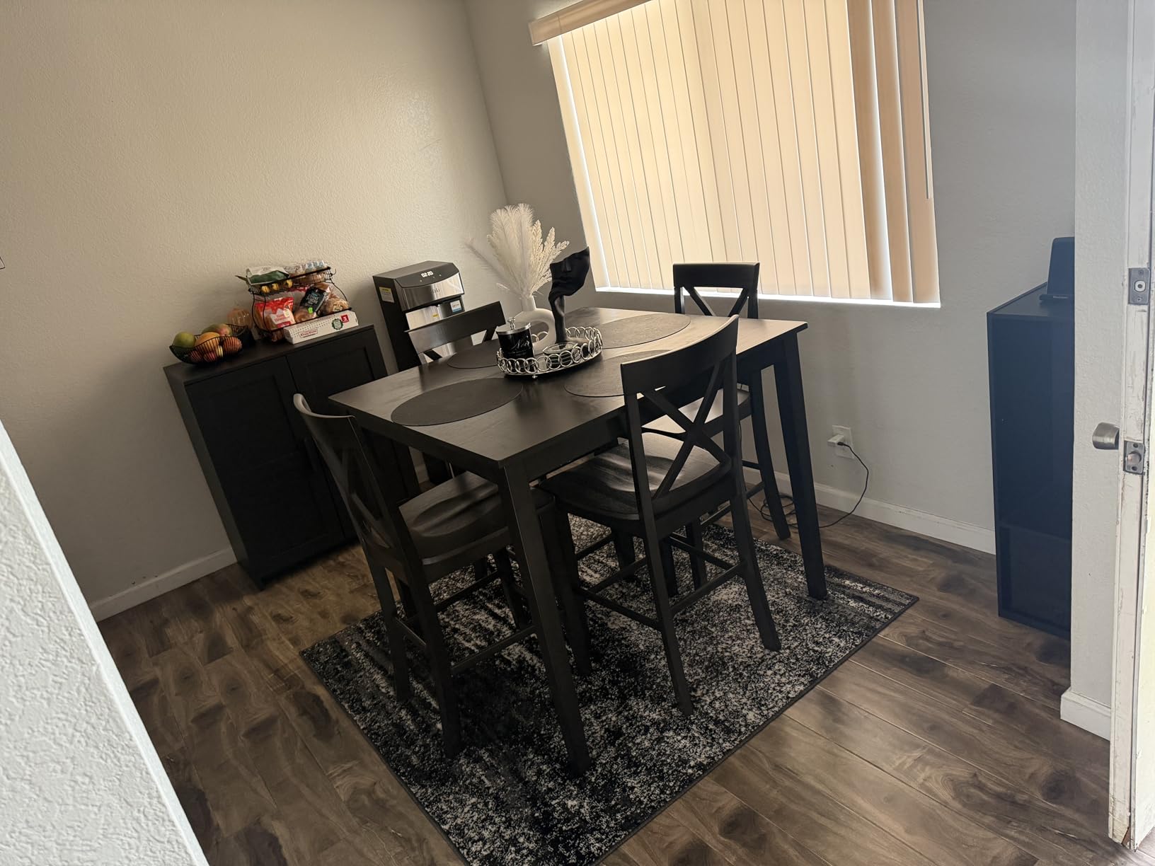 SAFAVIEH Adirondack Collection Area Rug - 6' x 9', Silver & Black, Modern Abstract Design, Non-Shedding & Easy Care, Ideal for High Traffic Areas in Living Room, Bedroom (ADR112A) Customer Review SAFAVIEH Adirondack Collection Area Rug - 6' x 9', Silver & Black, Modern Abstract Design, Non-Shedding & Easy Care, Ideal for High Traffic Areas in Living Room, Bedroom (ADR112A) - Customer Photo 2