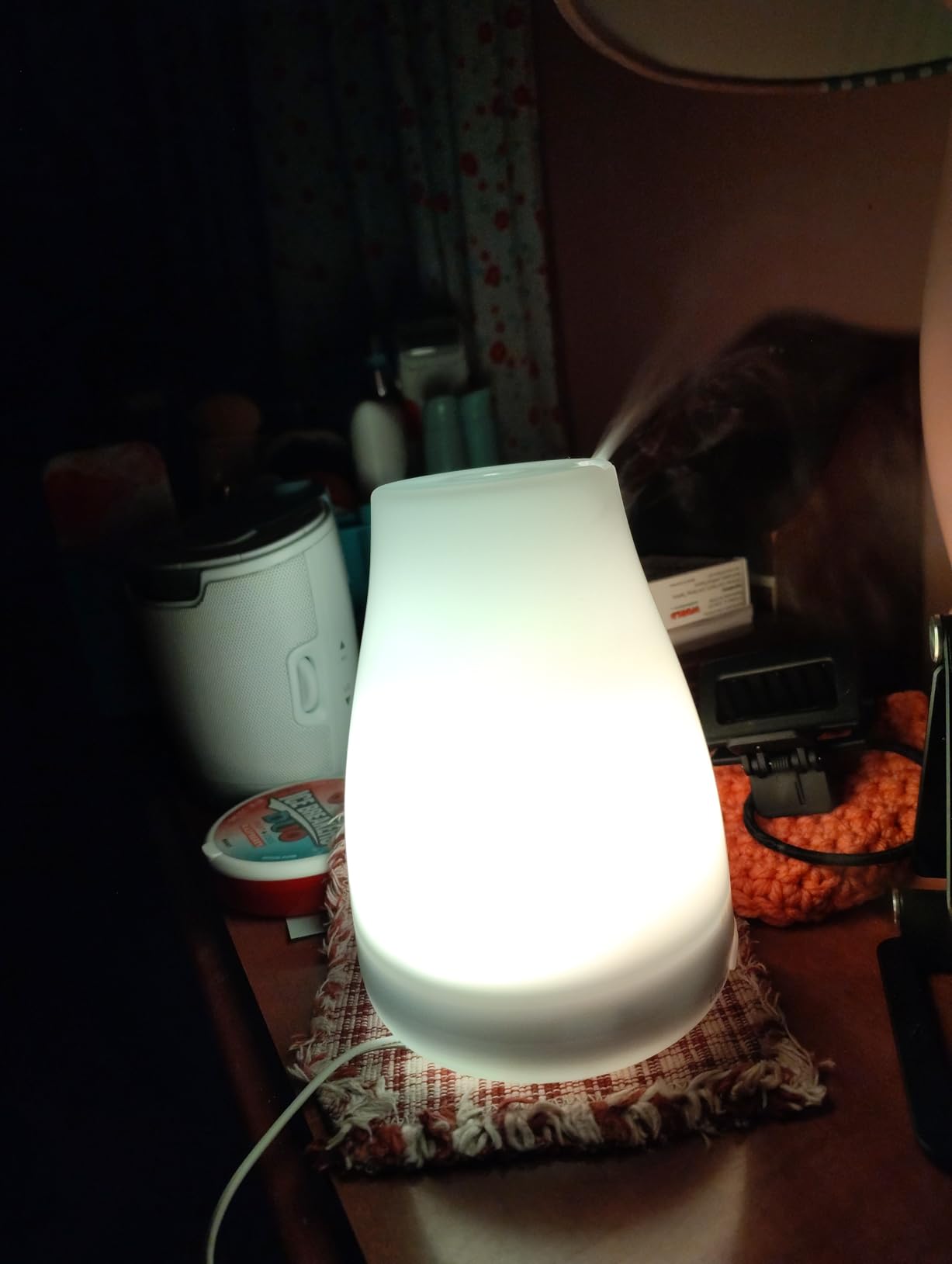 InnoGear Essential Oil Diffuser, Ultrasonic Diffusers for Home Aromatherapy Humidifier for Bedroom Room 7 Colors LED 2 Mist Mode Auto Off, Basic White - Customer Photo 1