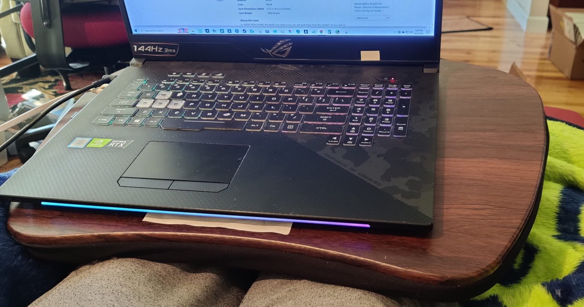 Sofia + Sam Oversized Memory Foam Lap Desk (Black) | Supports Laptops Up to 20 Inches - Customer Photo 1