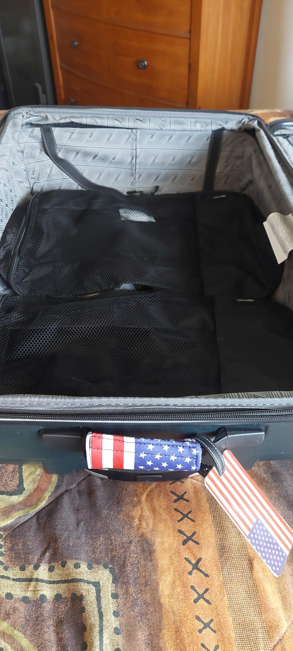Amazon Essentials 4-Piece Packing Cubes Travel Accessories Set, Space-Saving Luggage Organizer with Double Zipper, Mesh Top Panel, Small/Medium/Large/Slim, Gray (Previously Amazon Basics) - Customer Photo 2