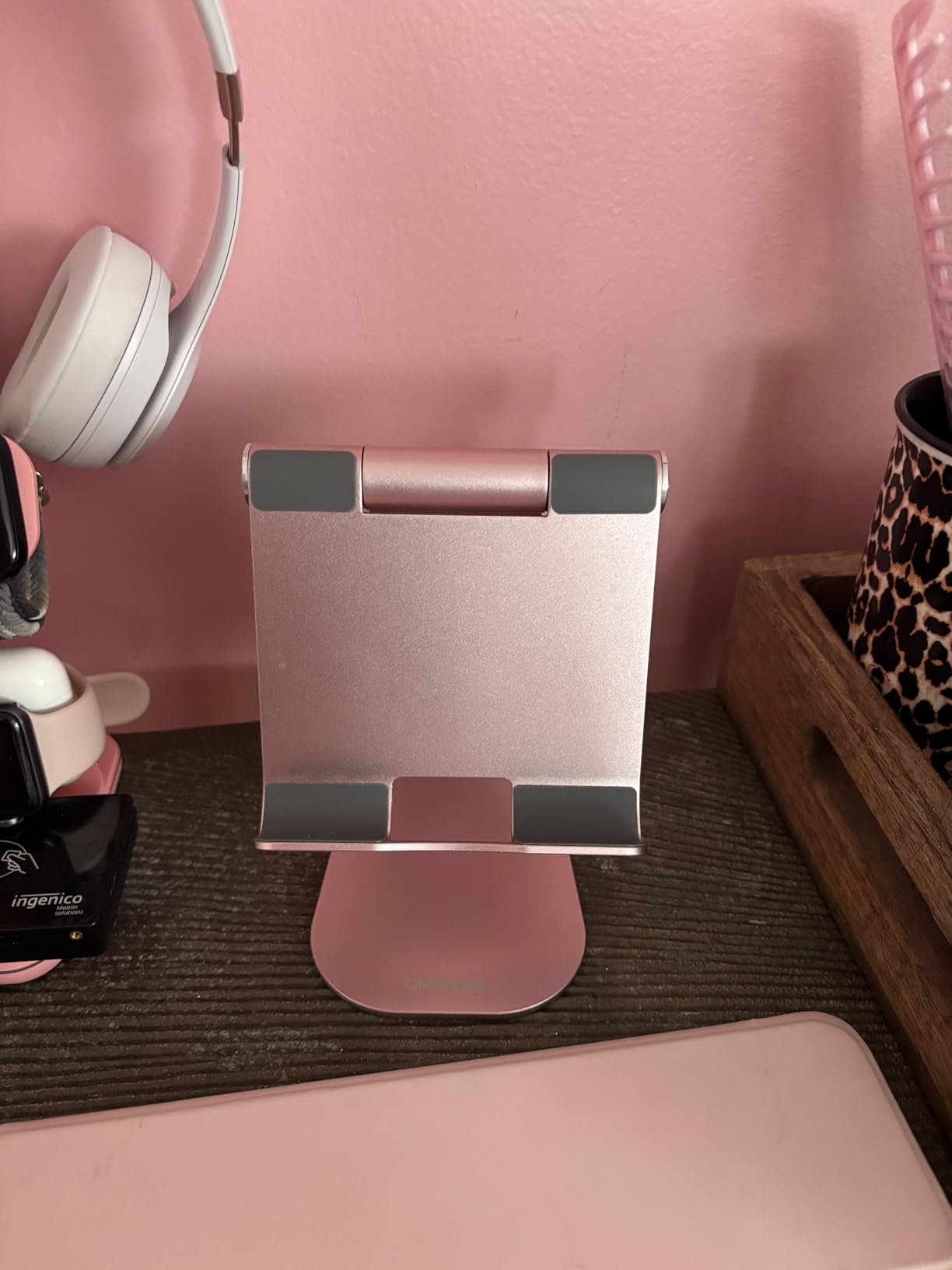 OMOTON Tablet Stand Holder Adjustable, T1 Desktop Aluminum Tablet Dock Cradle Compatible with iPad Air/Mini, iPad 10.2/9.7, iPad Pro 11/12.9/13, Samsung Tab and More Up to 13 inch, Silver Customer Review OMOTON Tablet Stand Holder Adjustable, T1 Desktop Aluminum Tablet Dock Cradle Compatible with iPad Air/Mini, iPad 10.2/9.7, iPad Pro 11/12.9/13, Samsung Tab and More Up to 13 inch, Silver - Customer Photo 1