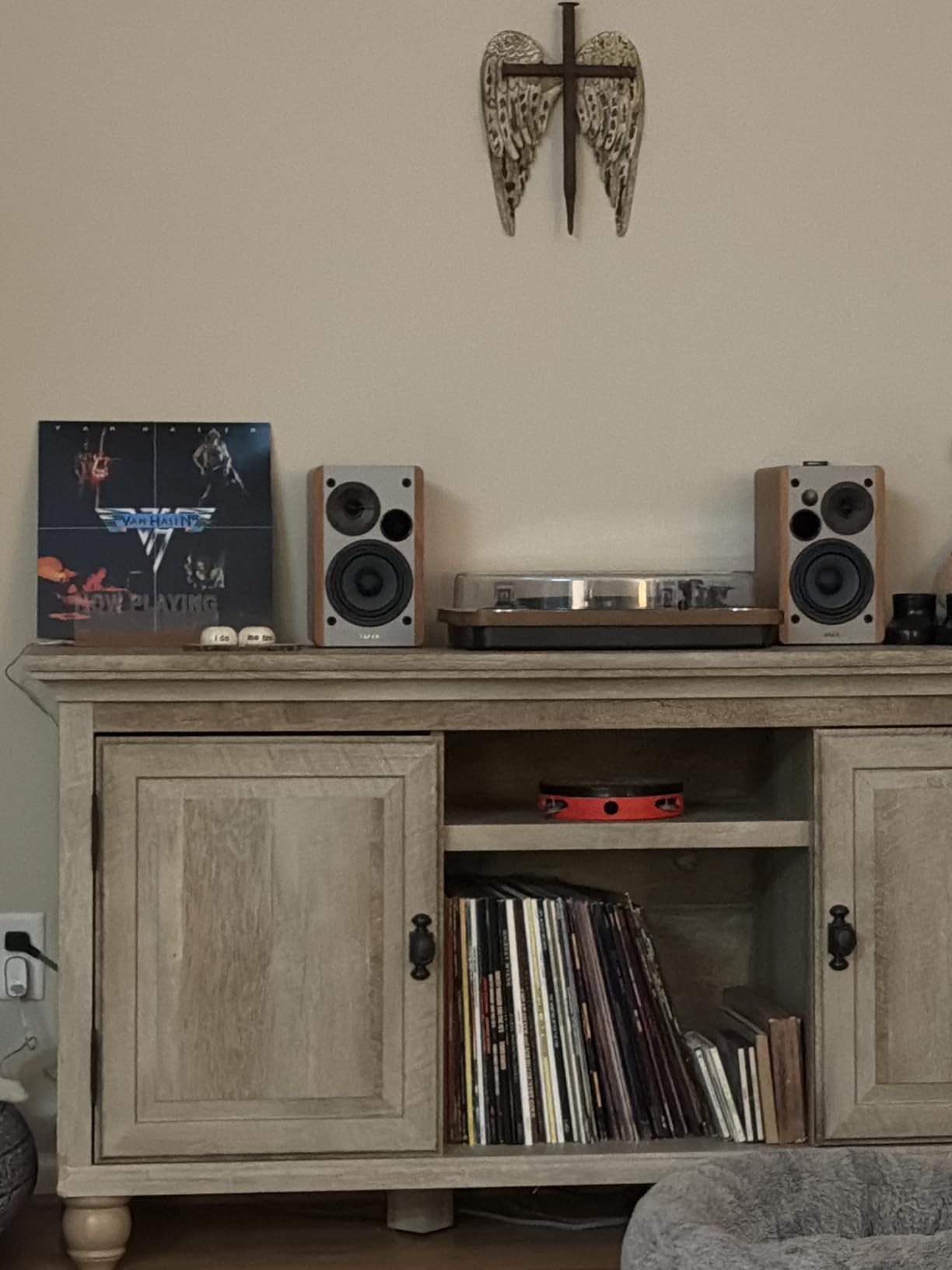 Edifier R1280T Powered Bookshelf Speakers - 2.0 Active Near Field Studio Monitor Speaker - Wooden Enclosure - 42 Watts RMS Power - Customer Photo 1