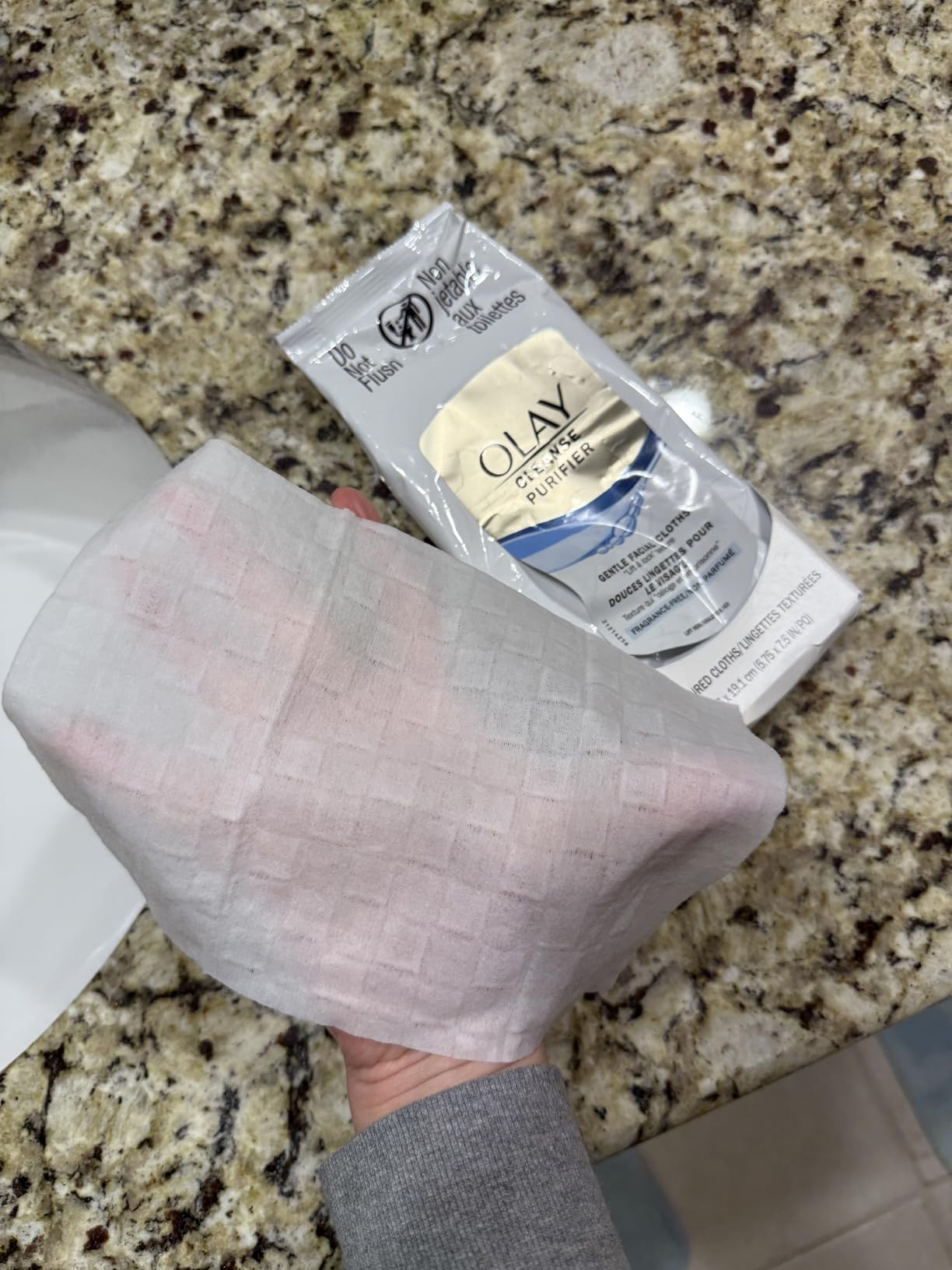 Olay Cleanse Gentle Facial Cloths, Fragrance Free, 30 count Customer Review Olay Cleanse Gentle Facial Cloths, Fragrance Free, 30 count - Customer Photo 2