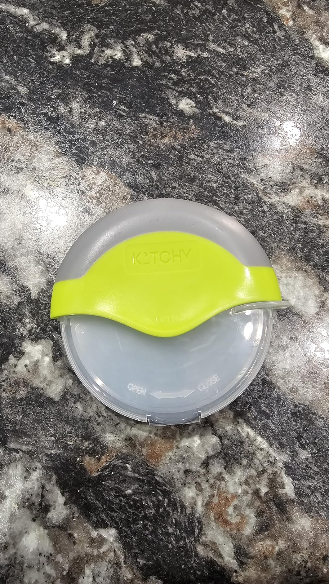 Kitchy Pizza Cutter Wheel with Protective Blade Cover, Ergonomic Pizza Slicer (Green) - Customer Photo 1