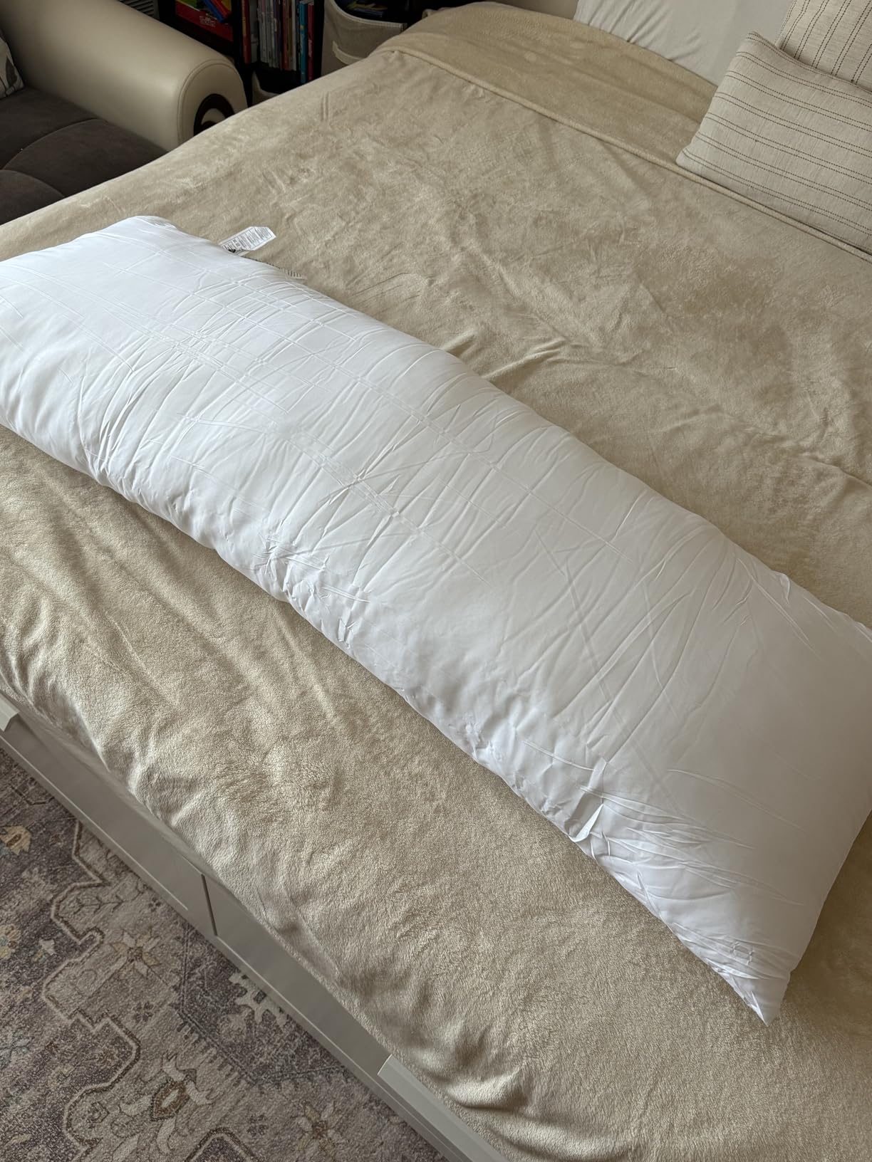 Utopia Bedding Full Body Pillow for Adults (White, 20 x 54 Inch), Long Pillow Insert for Sleeping, Ideal for Side Sleepers Customer Review Utopia Bedding Full Body Pillow for Adults (White, 20 x 54 Inch), Long Pillow Insert for Sleeping, Ideal for Side Sleepers - Customer Photo 1