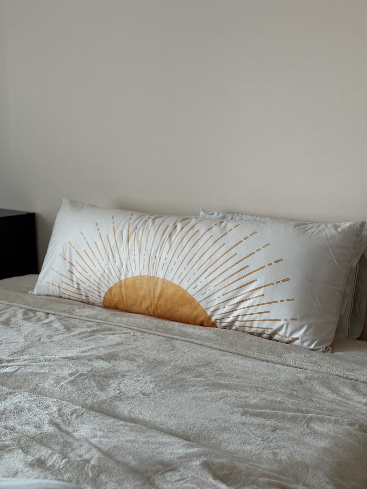 Utopia Bedding Full Body Pillow for Adults (White, 20 x 54 Inch), Long Pillow Insert for Sleeping, Ideal for Side Sleepers Customer Review Utopia Bedding Full Body Pillow for Adults (White, 20 x 54 Inch), Long Pillow Insert for Sleeping, Ideal for Side Sleepers - Customer Photo 2