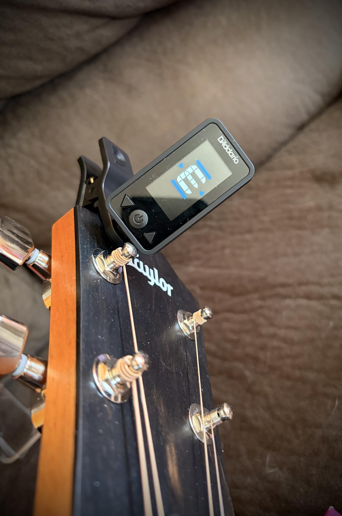 D'Addario Eclipse Headstock Clip On Guitar Tuner, PW-CT-17BK, Black - Customer Photo 2