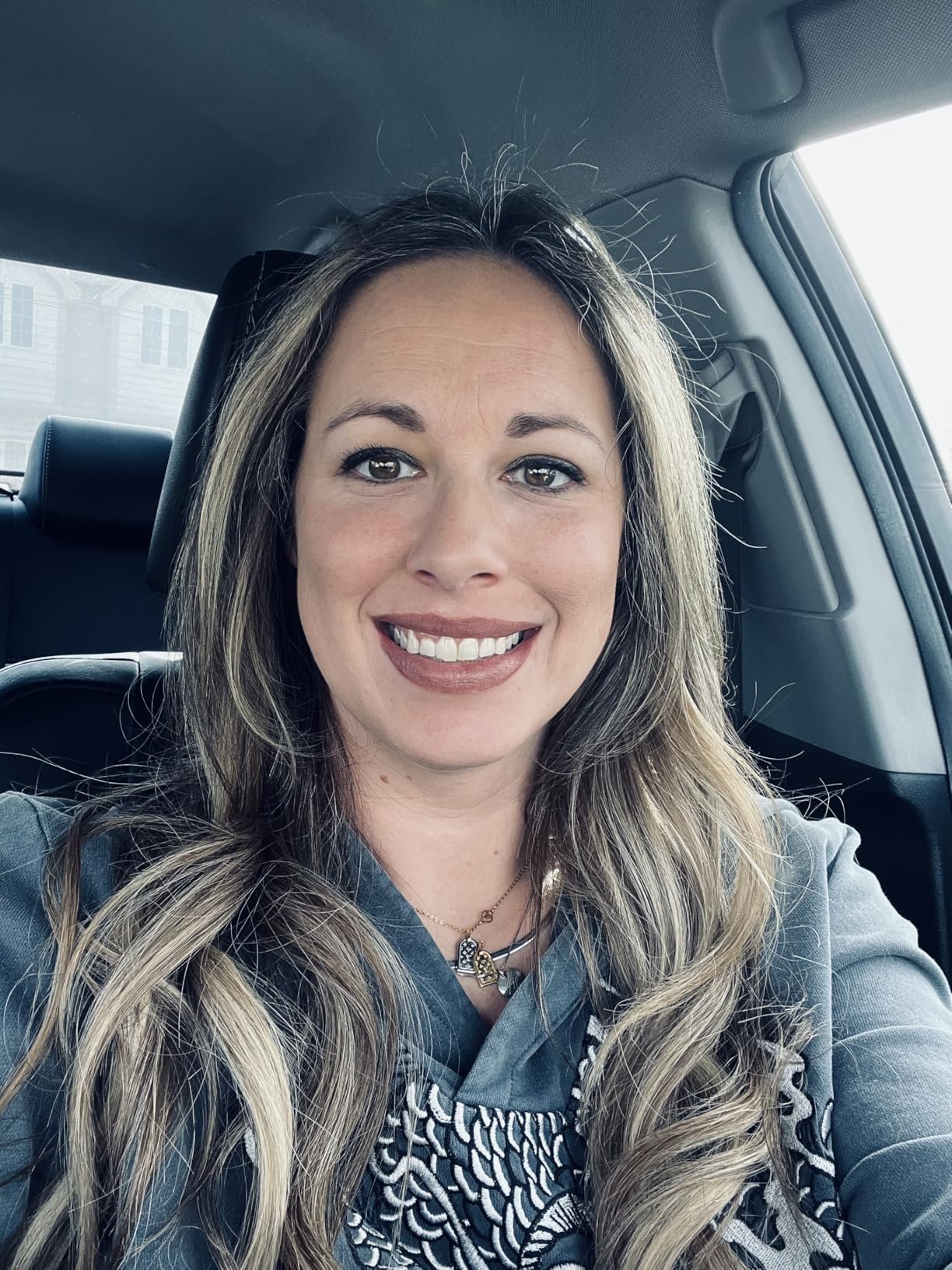 Bio Ionic Long Barrel Curling Iron with Moisture Heat Technology & NanoIonic MX Versatile Curling Wand - Multiple Barrel Sizes for Tight, Classic, Loose & Soft Curls - Customer Photo 1
