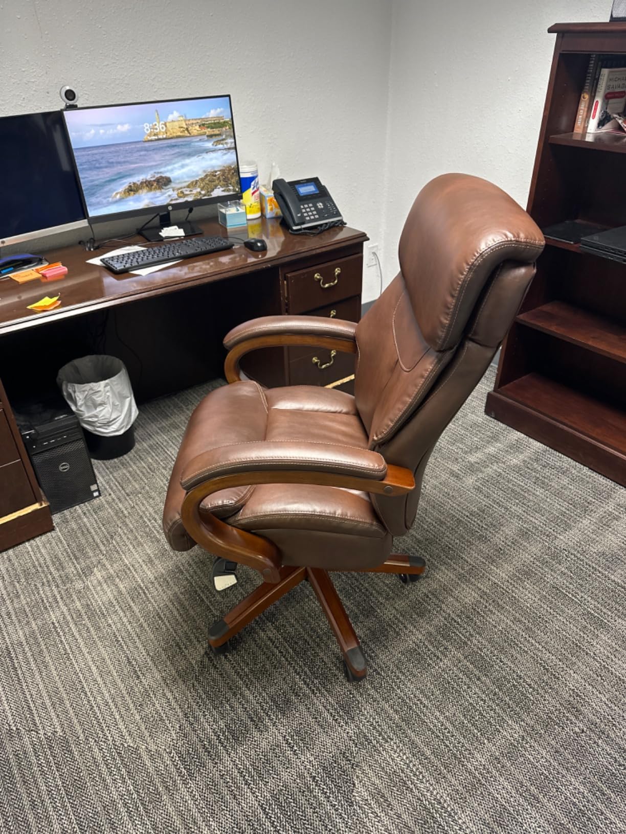 La-Z-Boy 1104593 Bradley Bonded Leather Executive Chair Customer Review La-Z-Boy 1104593 Bradley Bonded Leather Executive Chair - Customer Photo 2