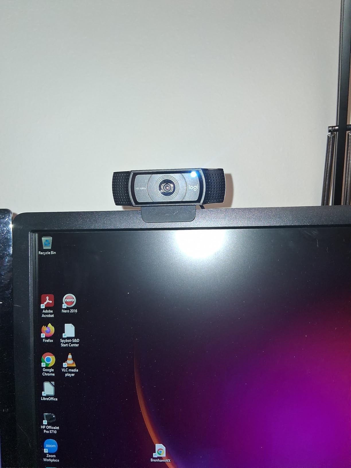 Logitech C922x HD Pro PC Webcam, Full HD 1080p/30fps or 720p/60fps Video, HD Light Correction, Works with Microsoft Teams, Google Meet, Zoom, Nintendo Switch 2's new GameChat mode, Mac/Tablet-Black customer photo 2