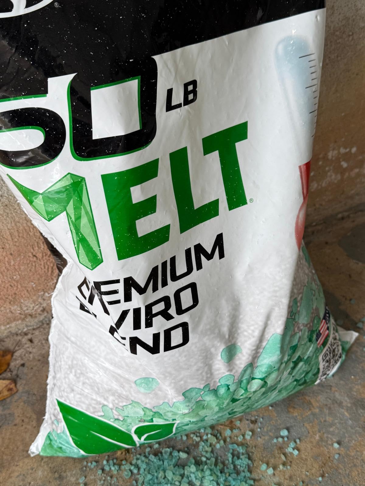 Snow Joe Premium Enviro Blend Ice Melt, Green-Coated Deicer Crystals, 50 lb - Safer Melter for Vegetation, Concrete & Metals w/ Anti-Corrosion Calcium Magnesium Acetate - Customer Photo 1