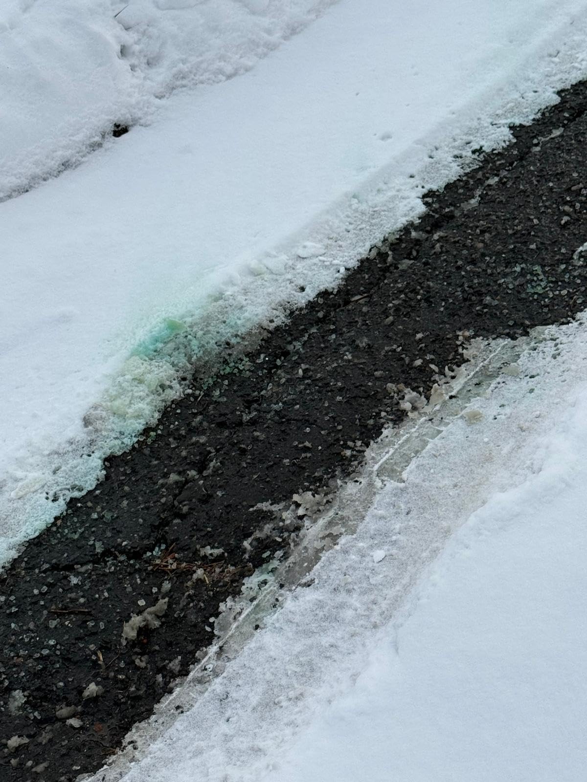 Snow Joe Premium Enviro Blend Ice Melt, Green-Coated Deicer Crystals, 50 lb - Safer Melter for Vegetation, Concrete & Metals w/ Anti-Corrosion Calcium Magnesium Acetate - Customer Photo 2