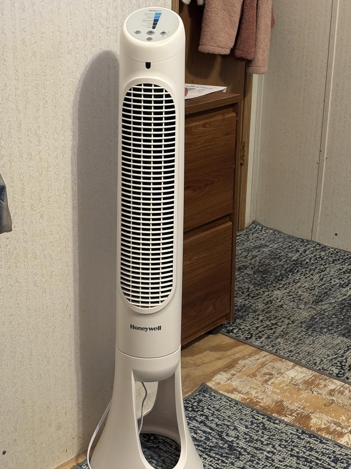 Honeywell QuietSet Whole Room Oscillating Tower filter Fan with Remote, White, HYF260 Customer Review Honeywell QuietSet Whole Room Oscillating Tower filter Fan with Remote, White, HYF260 - Customer Photo 2