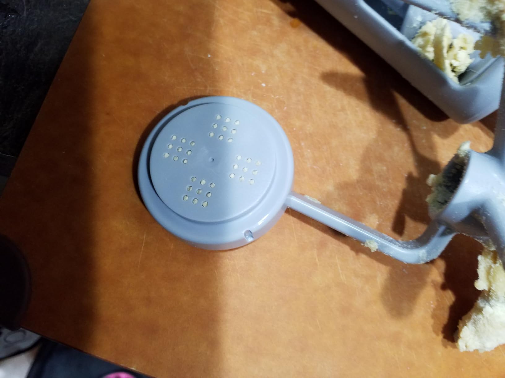 Philips Kitchen Appliances Compact Pasta and Noodle Maker, Viva Collection, Comes with 3 Default Classic Pasta Shaping Discs, Fully Automatic, Recipe Book, Small, White (HR2370/05) - Customer Photo 1